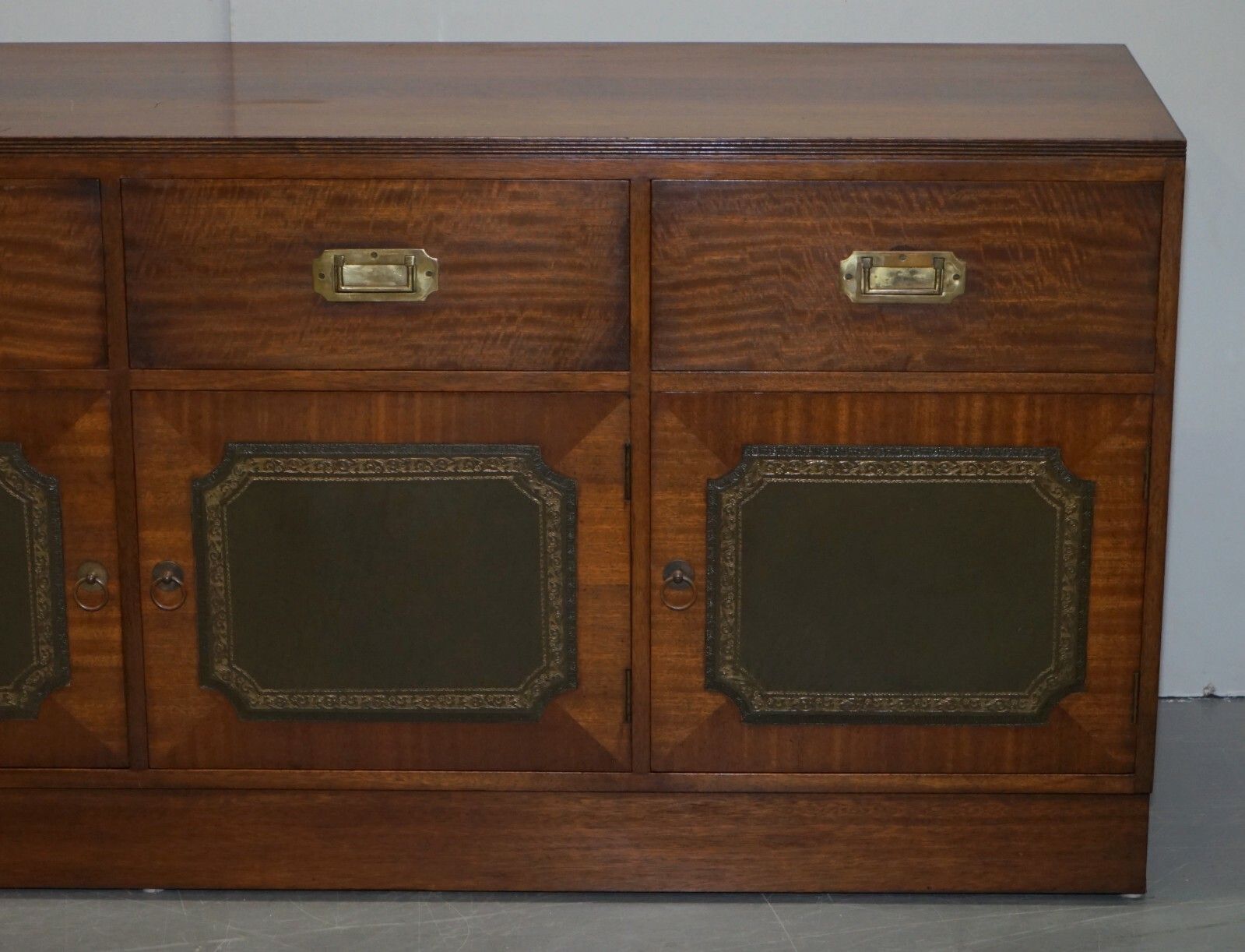 Lovely Harrods Flamed Mahogany & Green Leather Military Campaign Sideboard photo Furniture