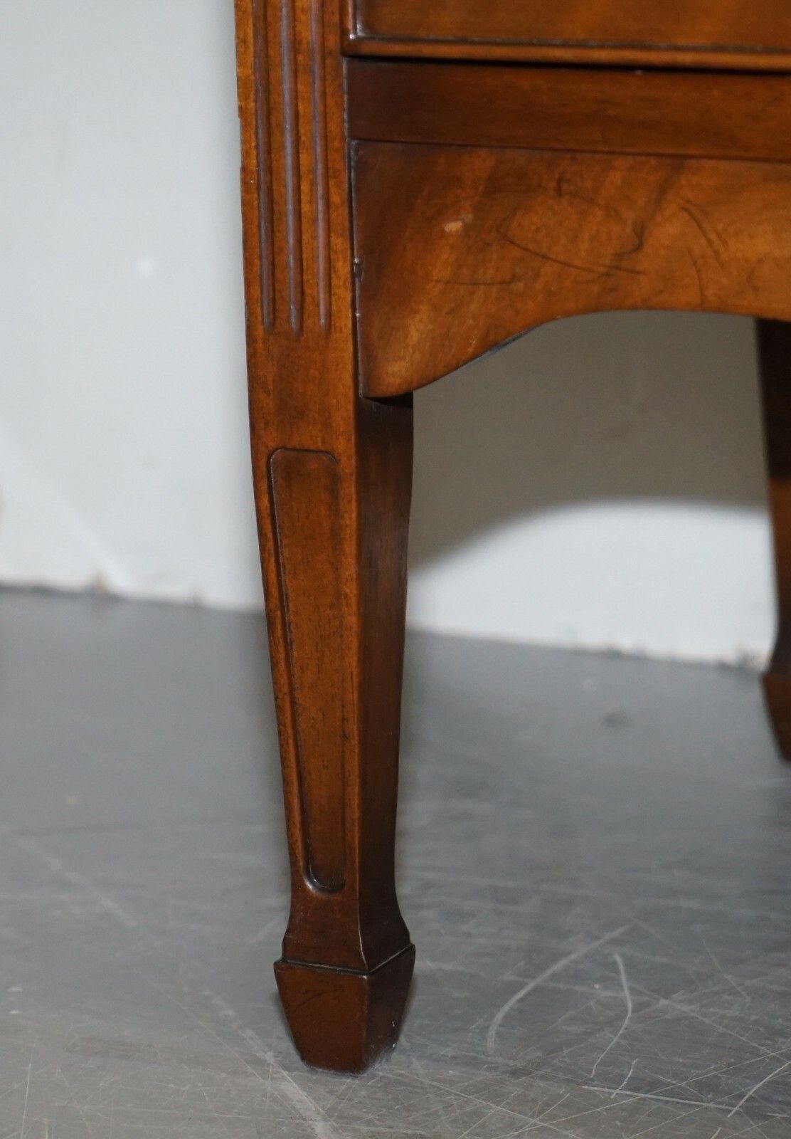 Beautiful Very Fine Sheratin Revival Flamed Mahogany & Satinwood Drinks Cabinet photo vinterior