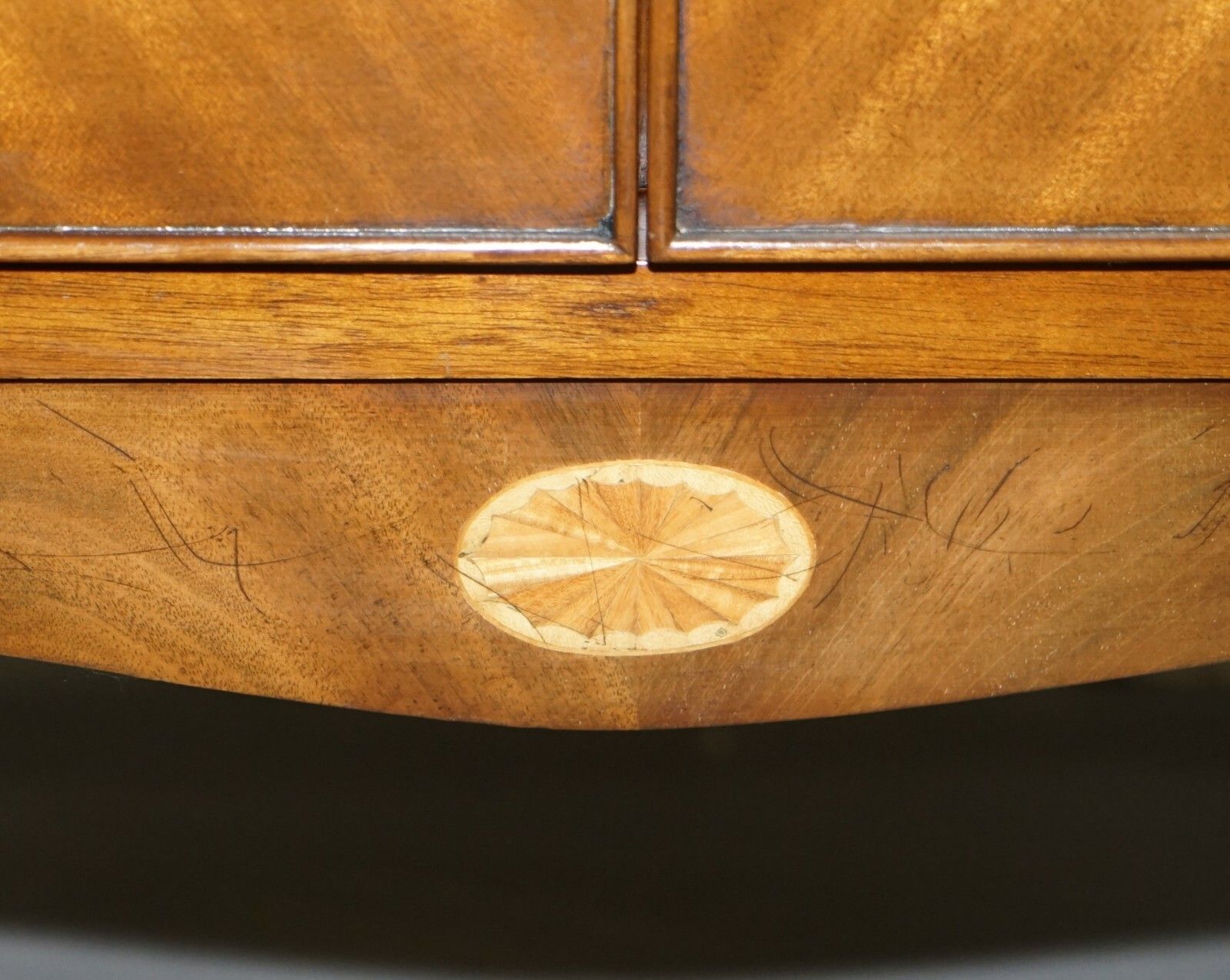 Beautiful Very Fine Sheratin Revival Flamed Mahogany & Satinwood Drinks Cabinet photo buy