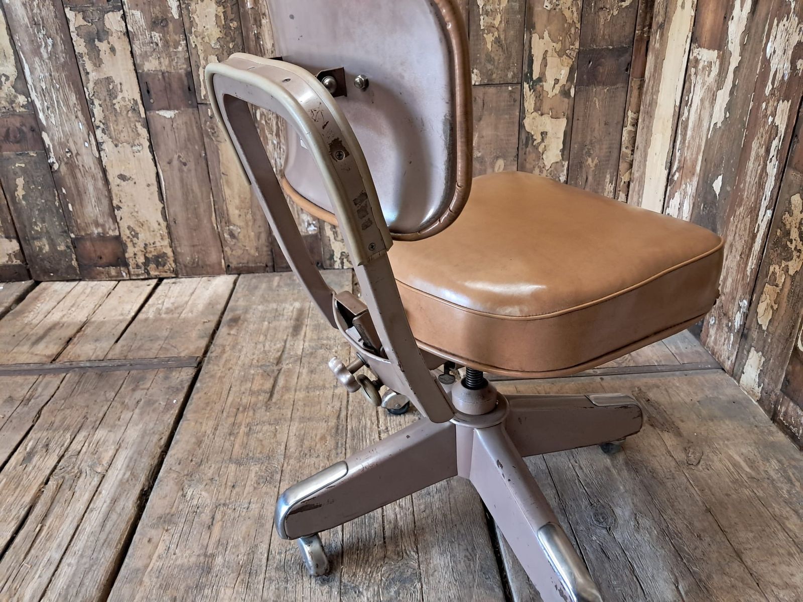photo vinterior Mid Century Office Tanker Chair