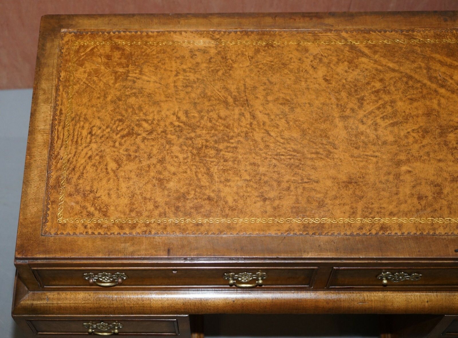 Late Victorian Burl Walnut Cushion Curve Pedestal Desk Brown Leather Surface photo 2500.0
