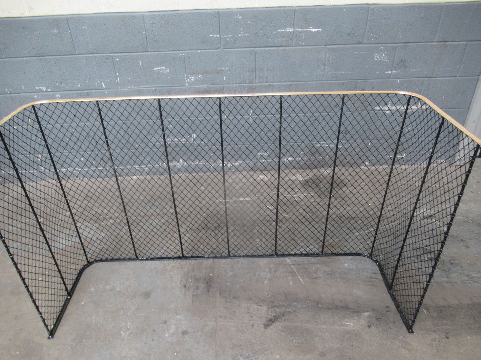 Late Victorian  Large   Brass And Wire Mesh   Fire Guard. photo vinterior