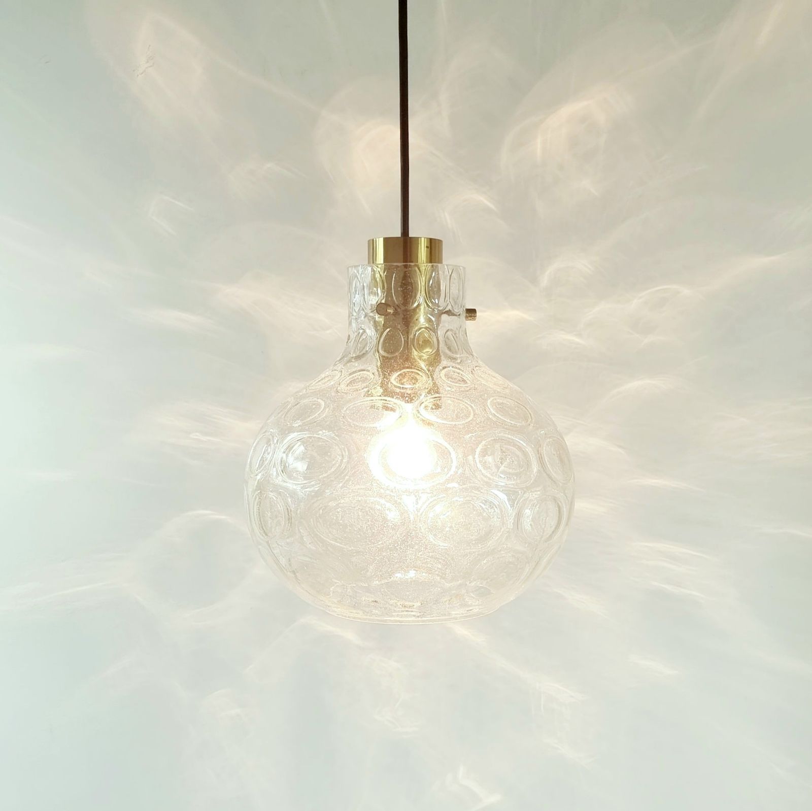 Mid Century Bubble Glass & Messing Hanglamp Van Helena Tynell Voor Limburg, Duitsland, Jaren 1960 photo Verlichting