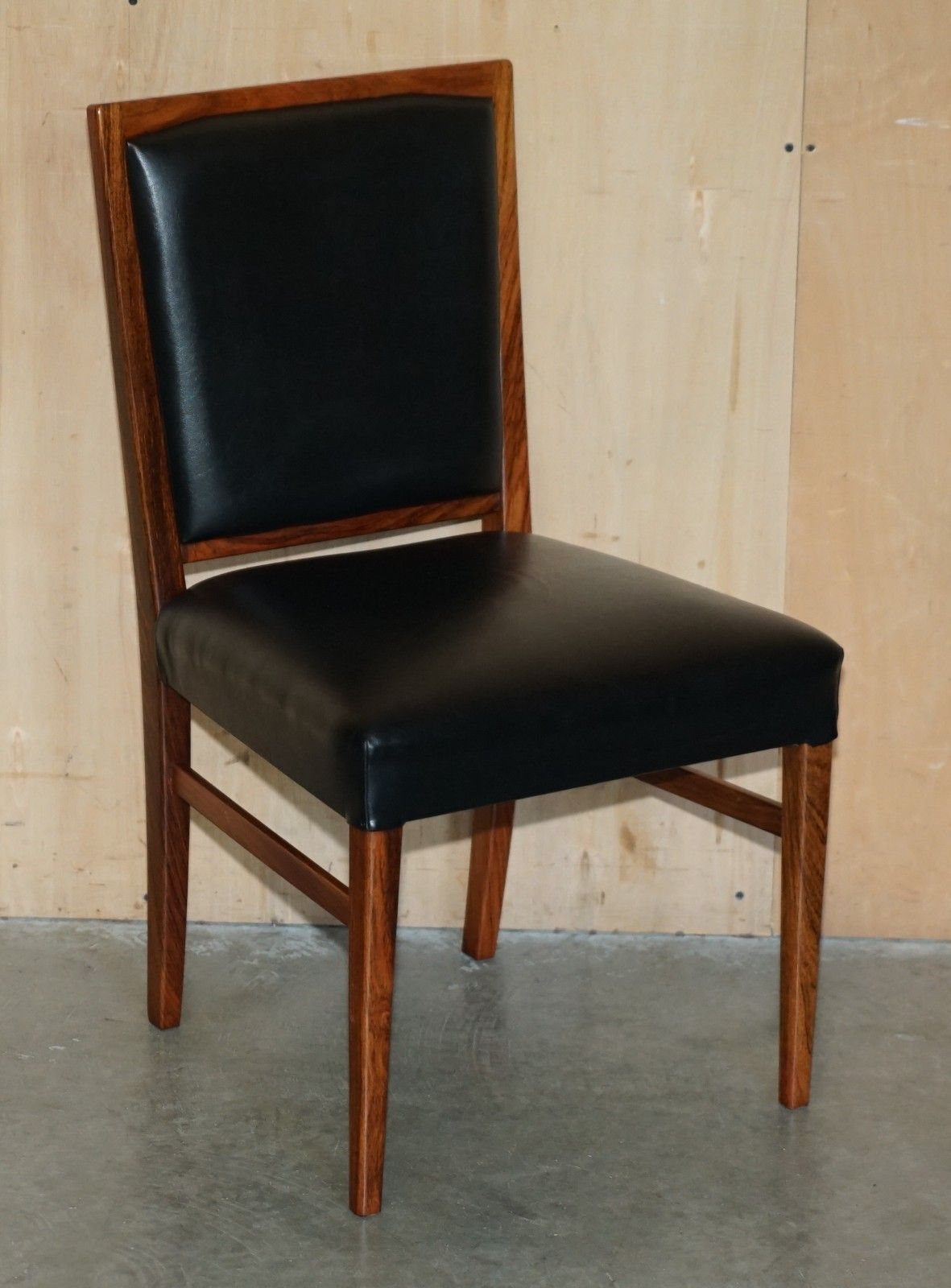 photo vinterior Eight Stunning Mid Century Modern 1970's Gordon Russell Rosewood Dining Chairs