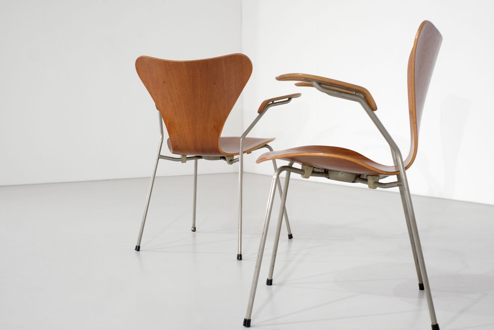 Chair Model " 3207 "In Wood By Arne Jacobsen For Fritz Hansen, Denmark 1955. photo for sale
