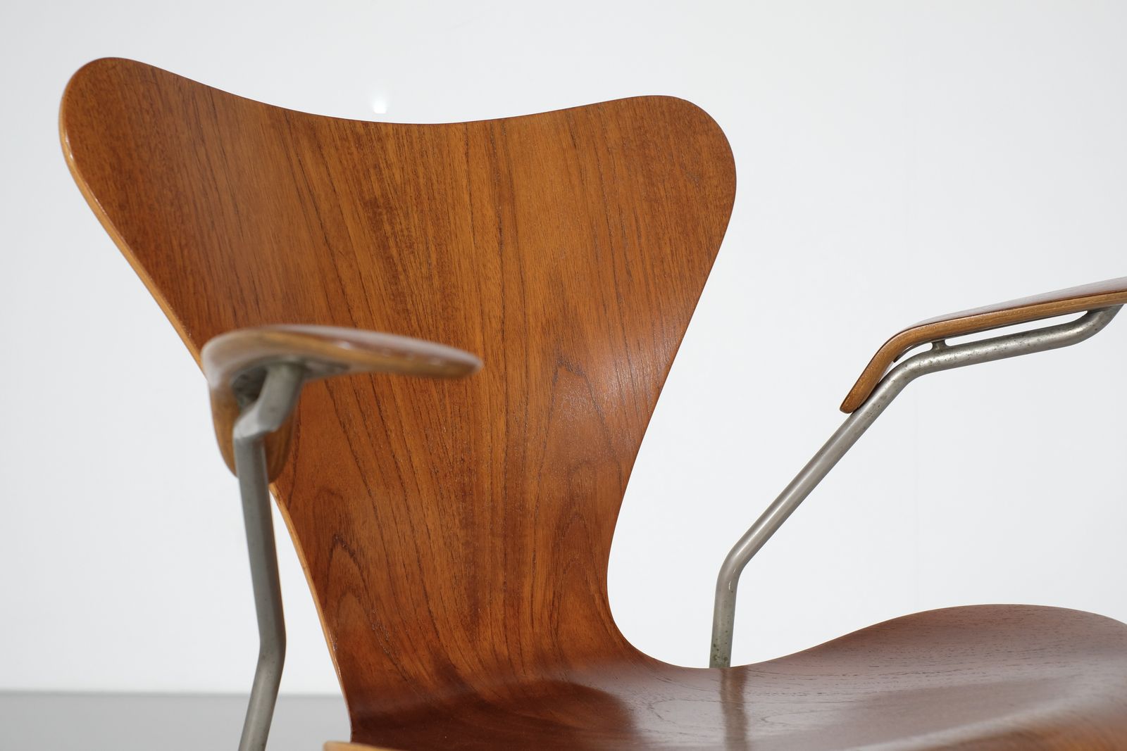 Chair Model " 3207 "In Wood By Arne Jacobsen For Fritz Hansen, Denmark 1955. photo vinterior