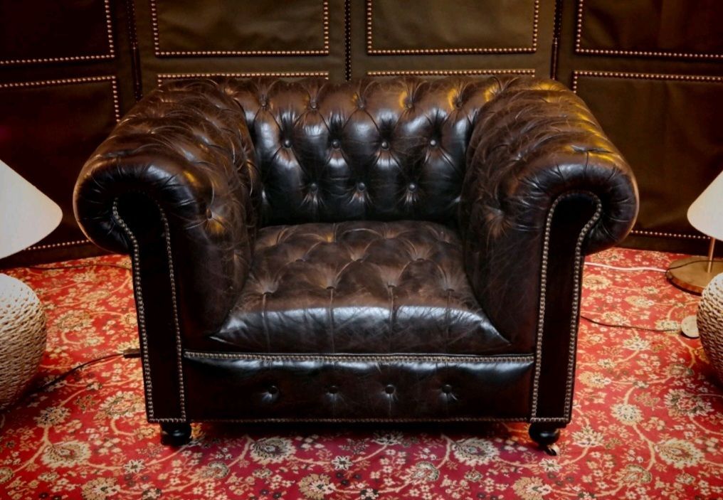 photo furniture Super Timothy Oulton Halo Westminster Button Leather Armchair Vegabond Black