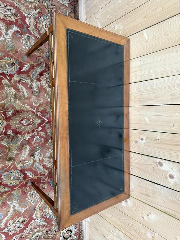 Bureau Plat De Style Louis XVI En Merisier Et Cuir Noir photo vinterior