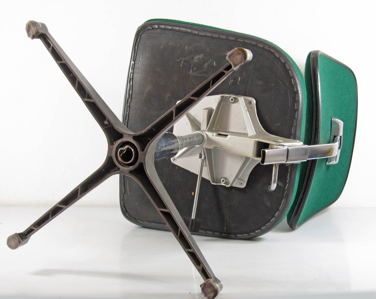 Green Vintage Scandinavian Desk Chair – Mid Century Modern, Adjustable And Comfortable photo vintage