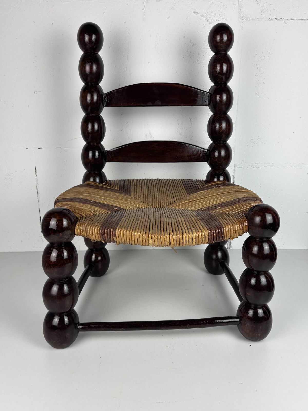 photo vinterior Brutalist Wood Turned Bobbin Low Rush Chair N The Style Of Charles Dudouyt