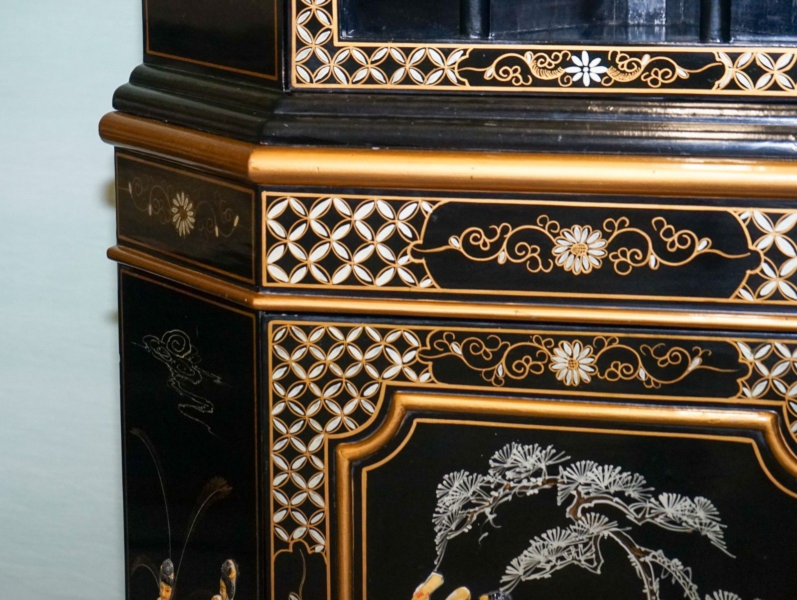 Elegant Vintage Black Lacquered Corner Cabinet Mother Pearl & Gilt Inlay photo vintage