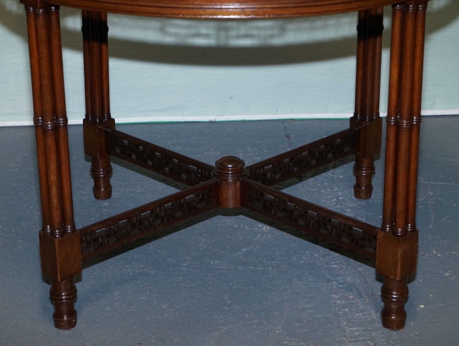 Late 19th Century Chippendale Style Round Occasional Table And Carved Stretchers photo 750.0