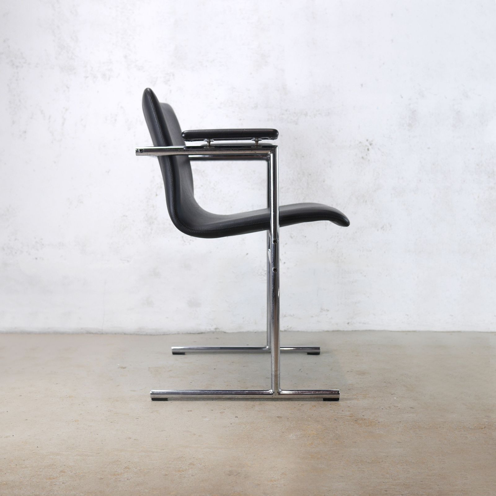 photo vintage Pair Mid Century Oslo Chairs By Rudi Verelst For Novalux 1965 Vintage #102986