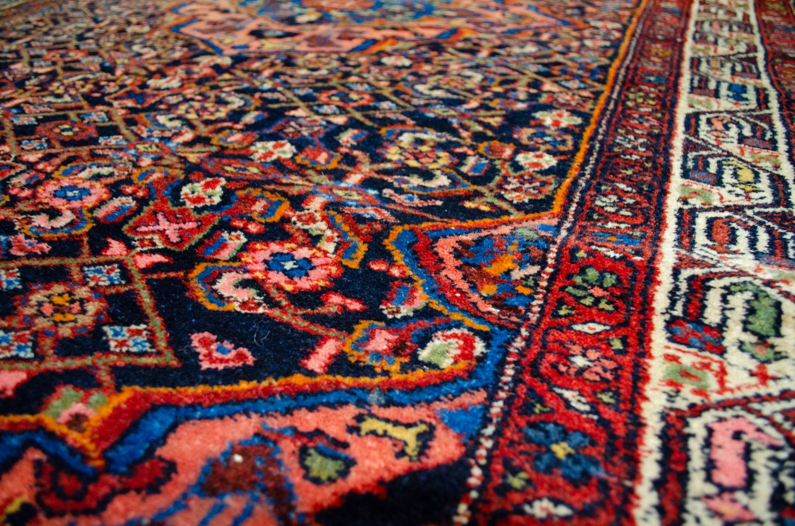 Antique Tajabad Rug 194x125cm photo Textiles