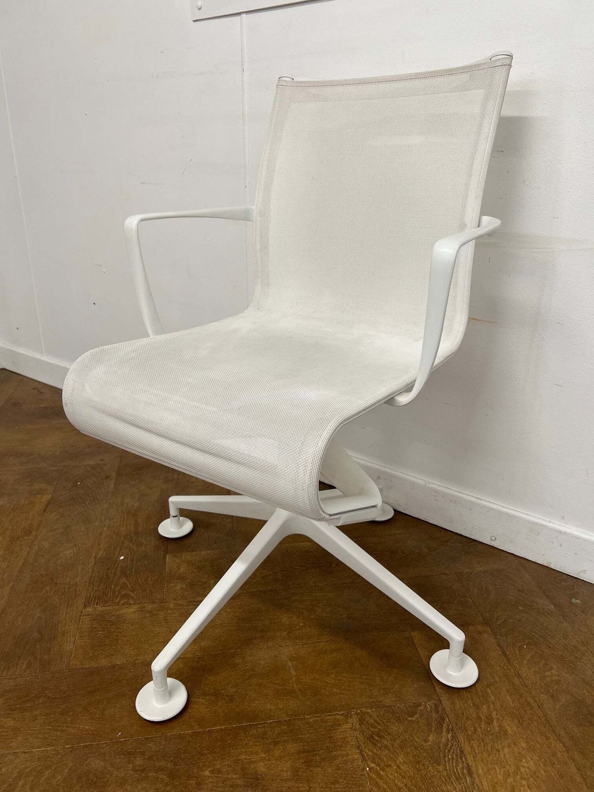 Used Alias 437 Meetingframe 44 Armrest Meeting Chair In White Mesh X 20 Available photo for sale