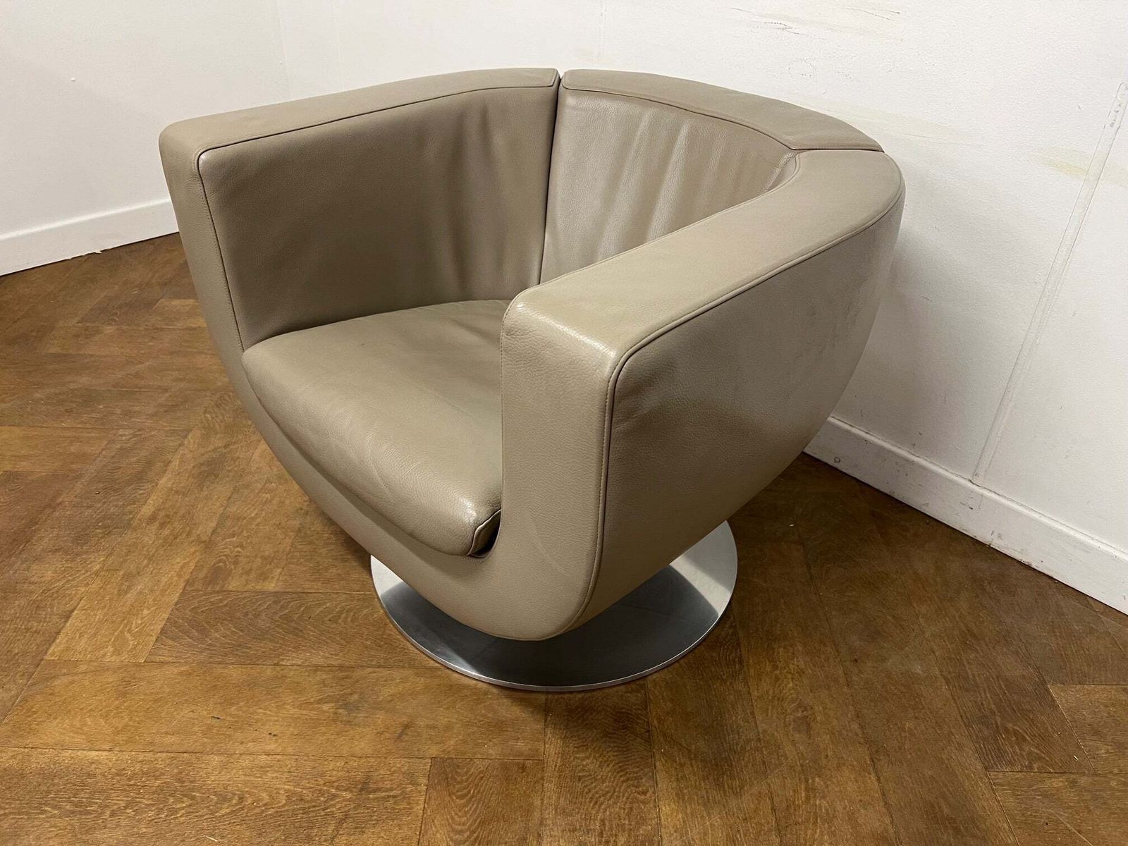 Used B&B Italia Tulip Chair In Espresso Leather Designed By Jeffrey Bernett (2000) photo Furniture
