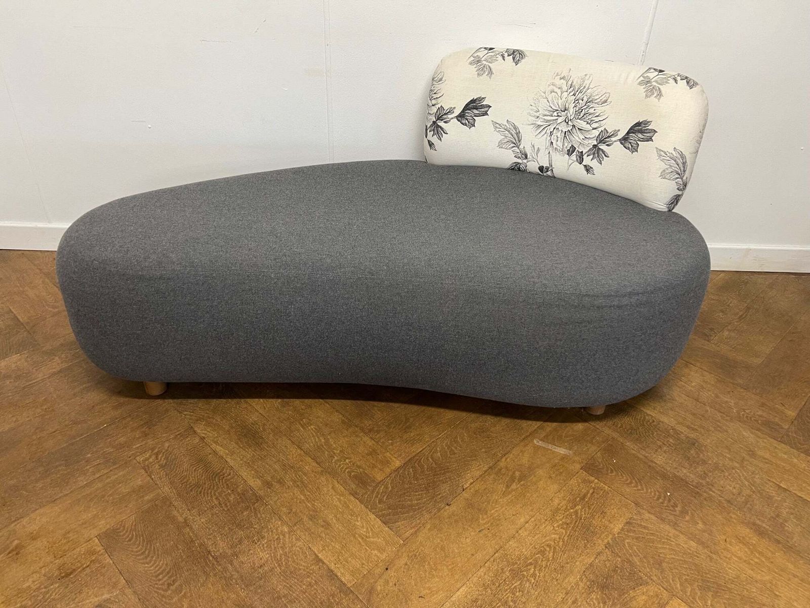 Used Hitch Mylius Floral Pattern Chaise Longue Reception/Breakout Seating photo furniture