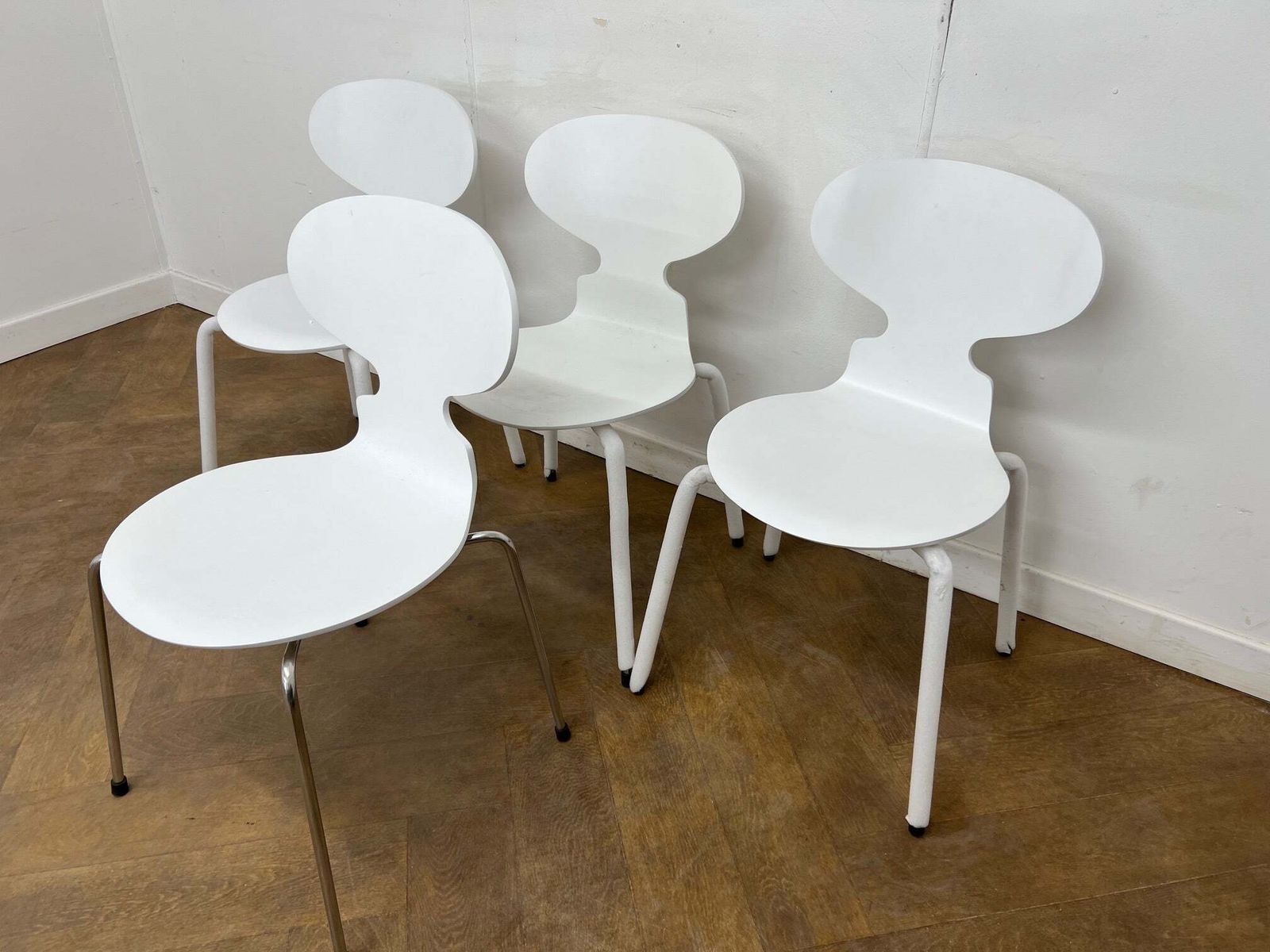 A Set Of 4 Replica Arne Jacobsen By Fritz Hansen "Ant Chairs 3101" In White photo 240.0