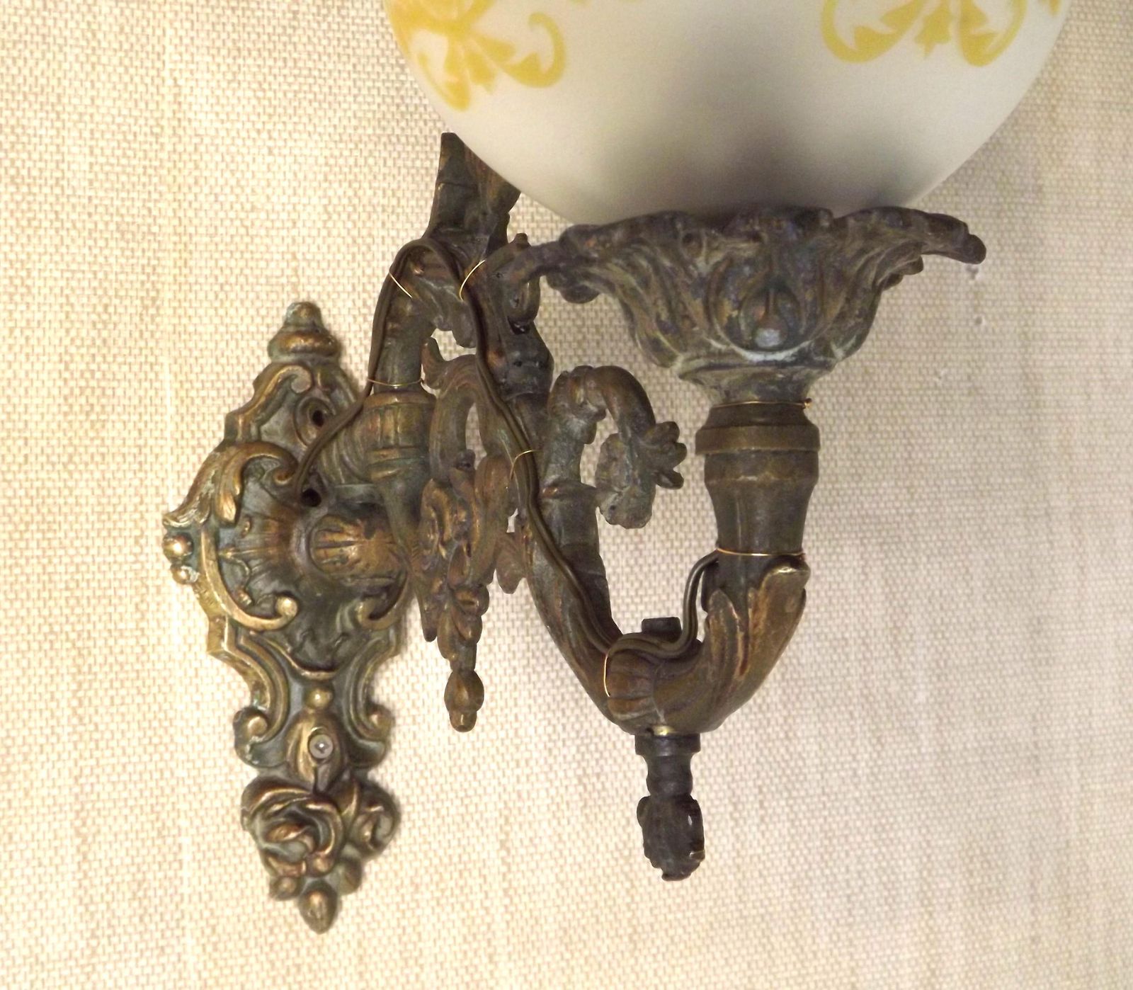 Geëlektrificeerde Franse Antieke Messing Gaswandlamp Met Bedrukt Glazen Kap – Victorian Stijl Verlichting | Franse Antieke Lamp | Antieke Wandlamp photo 150.0