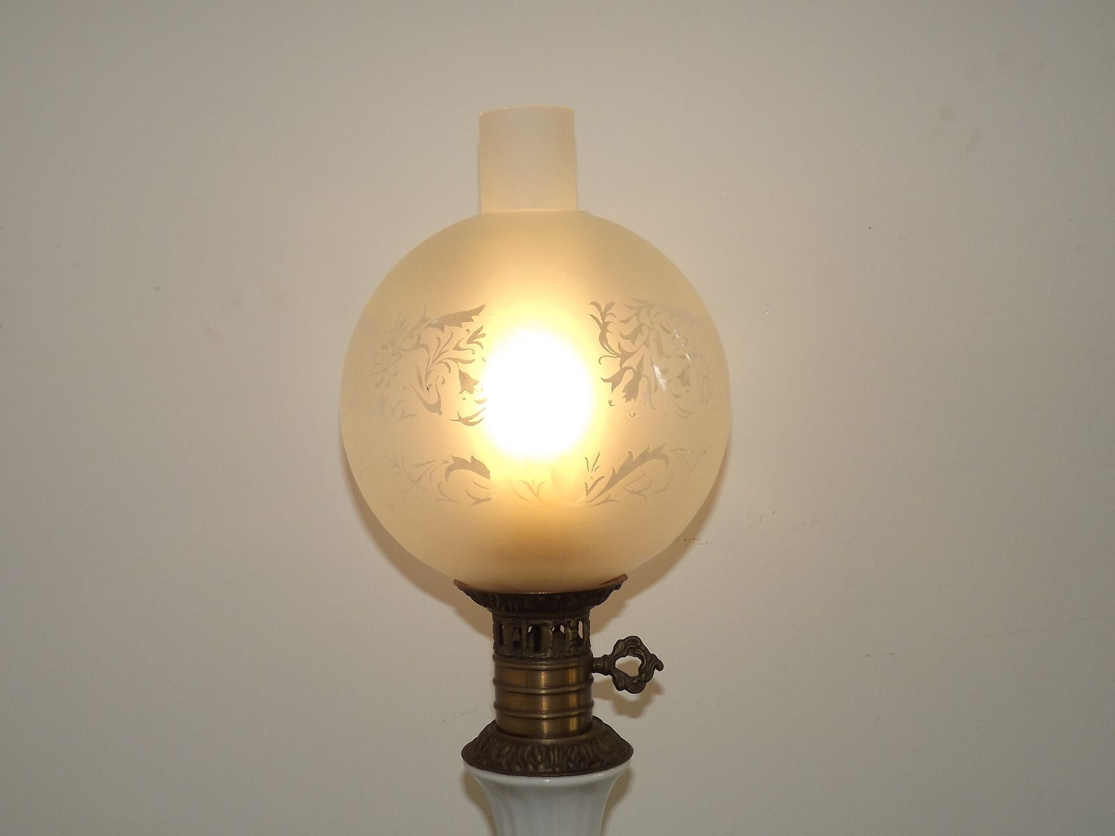 White Porcelain Floral Lantern Table Lamp With Pattern Glass Shade & Funnel   Vintage French Lighting. Tall Porcelain And Bronze Table Lamp photo Lighting