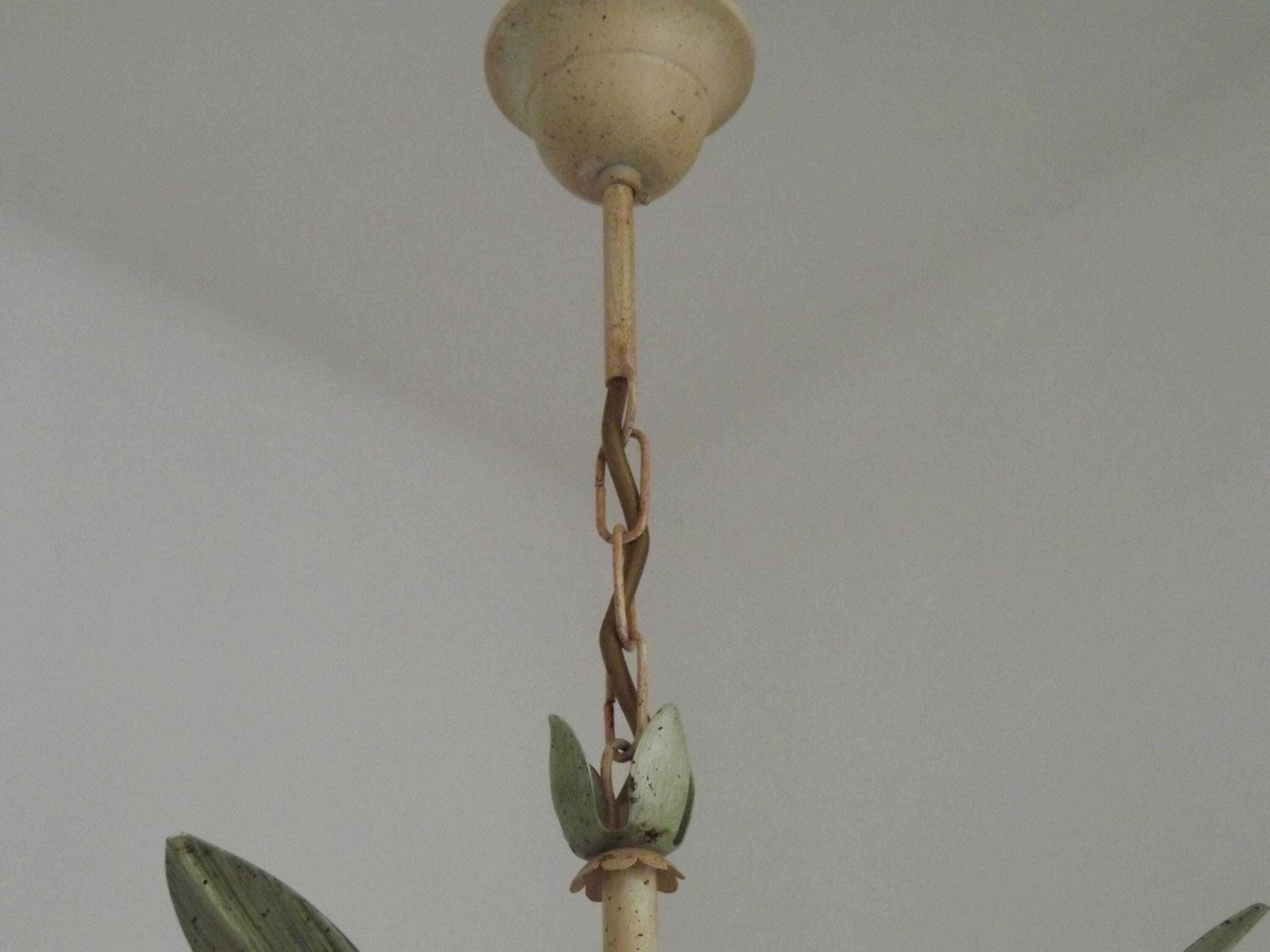 Franse Vintage Drielamps Lavendel Lelie Toleware Hanglamp Met Getextureerde Glazen Kappen — Franse Vintage Verlichting. Vintage Toleware Hanglamp. photo 115.0