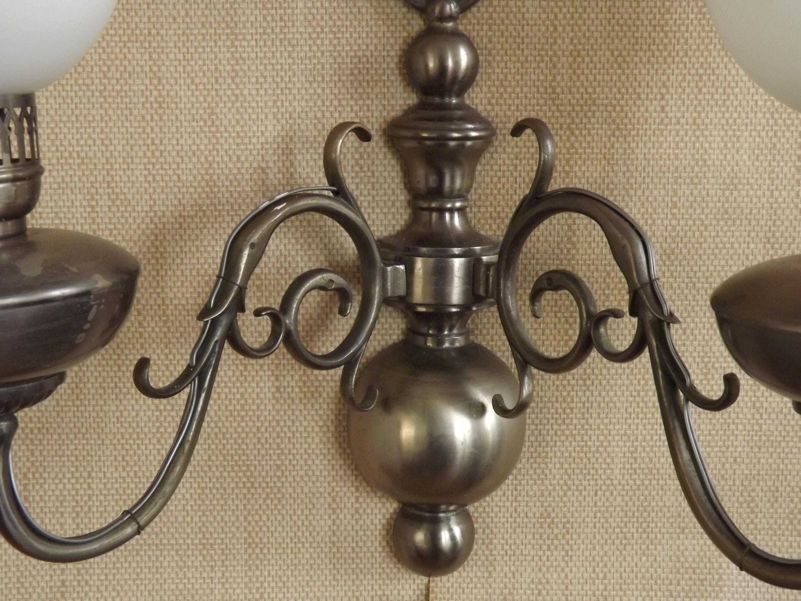 Appliques murales doubles vintage françaises, abat-jour en verre blanc opaque, style flamand photo 115.0