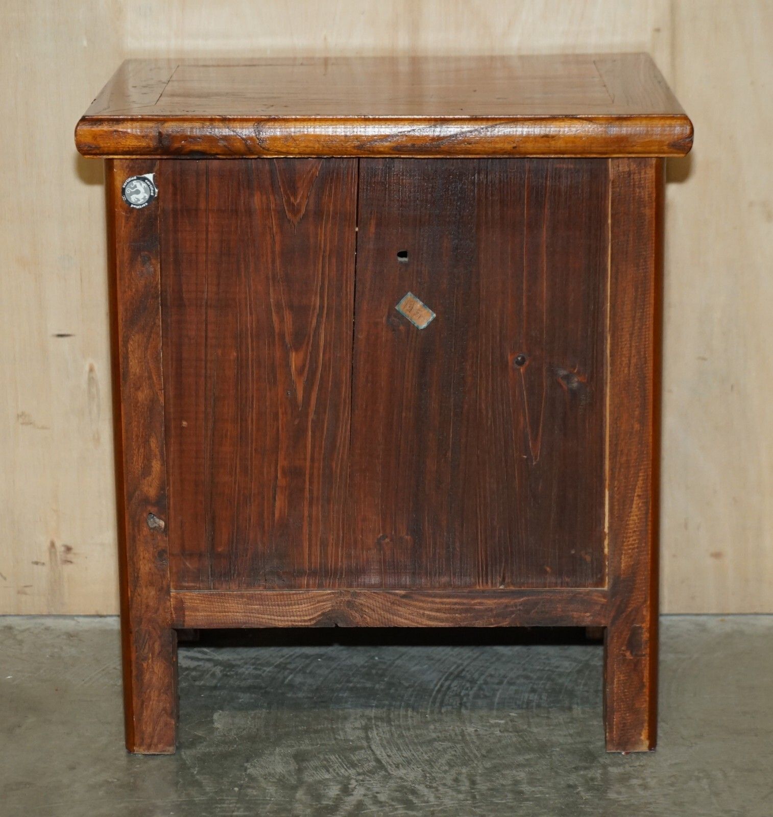photo furniture Pair Of Chinese Elm Butterfly Handle Bedside Side End Lamp Wine Tables Cupboards