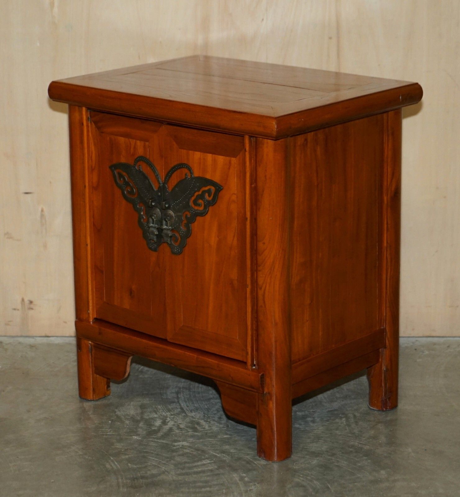 1950.0 Pair Of Chinese Elm Butterfly Handle Bedside Side End Lamp Wine Tables Cupboards photo
