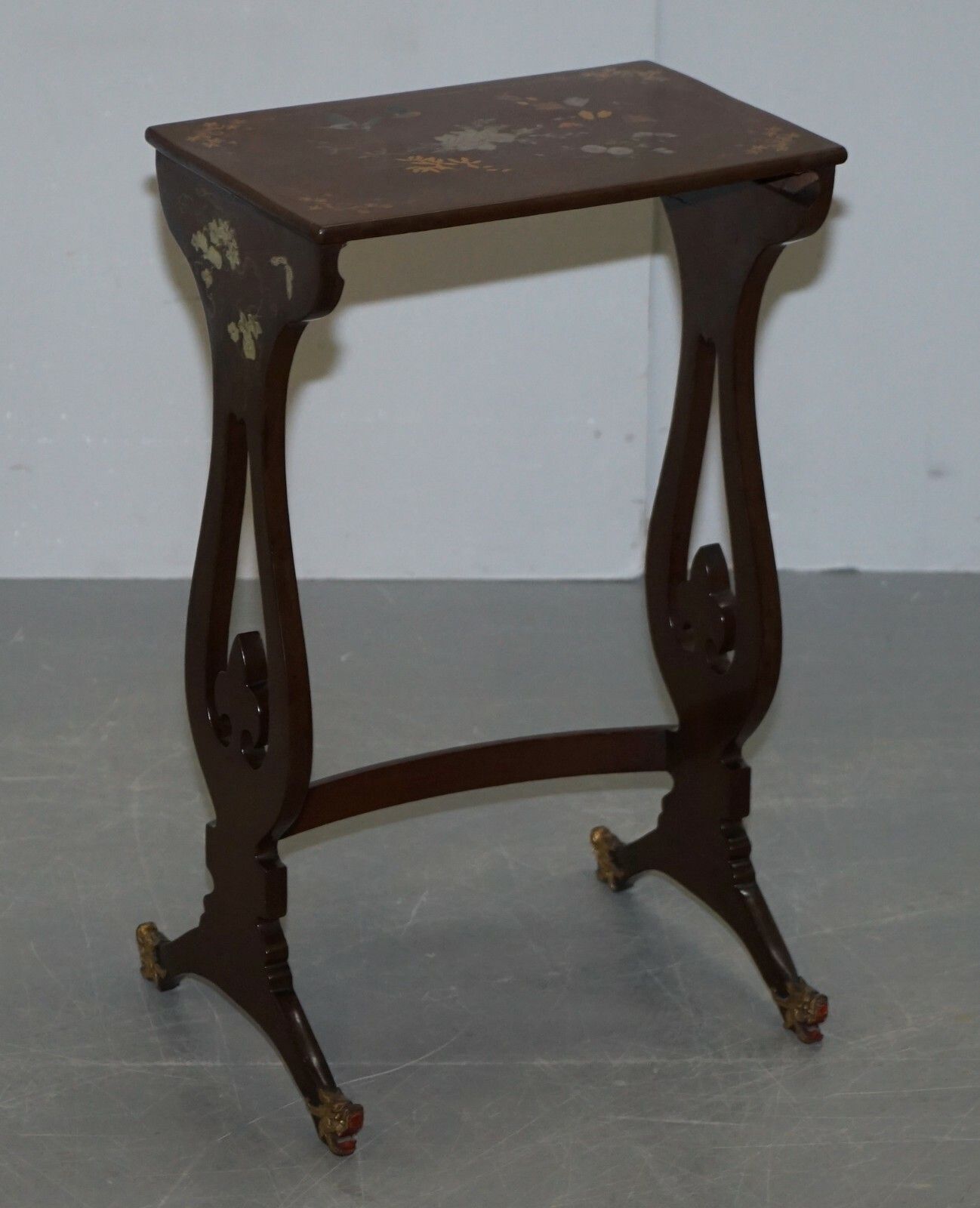 photo furniture Sublim Nest Of 4 Circa 1880 Chinese Export Brown Lacqurered Tables Hand Painted