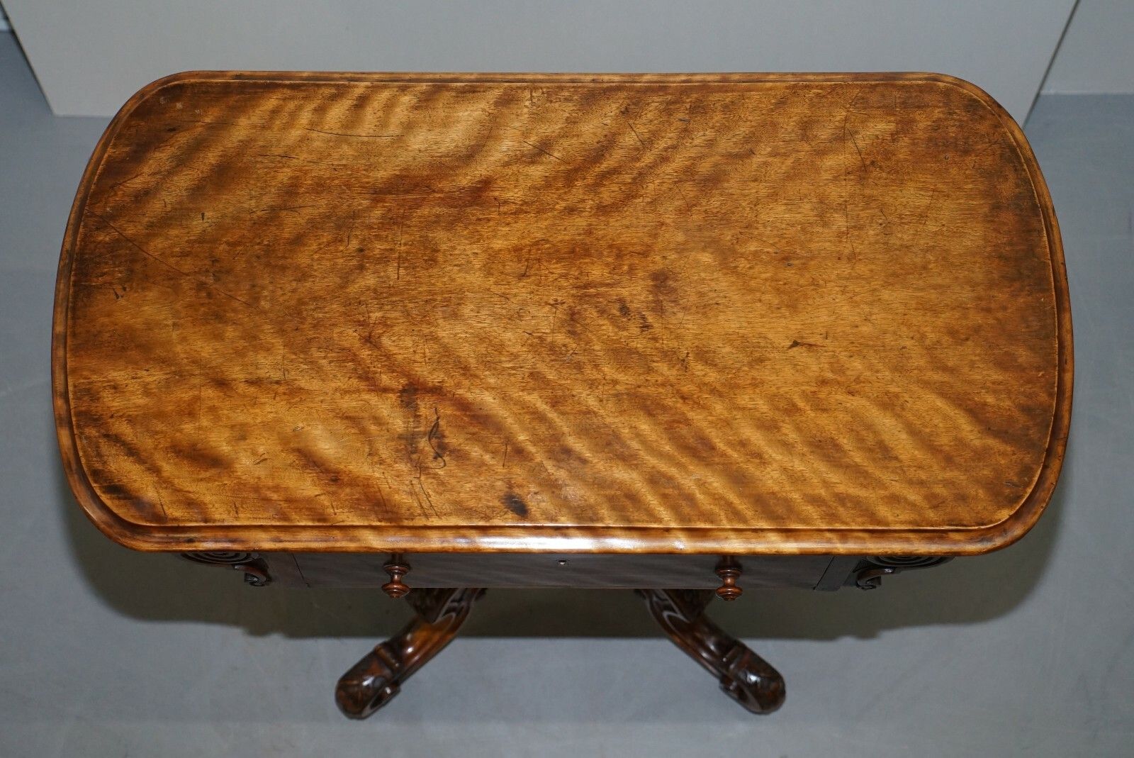 Sublime Early Victorian Walnut Side Occasional Table Ornately Carved Base & Legs photo Furniture