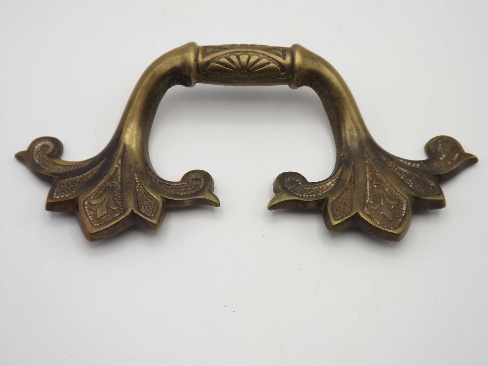 Paire de poignées de meuble françaises d'époque Art déco en laiton massif, en 2 tailles   Poignées françaises Art déco en laiton - Tirettes d'époque. photo vintage