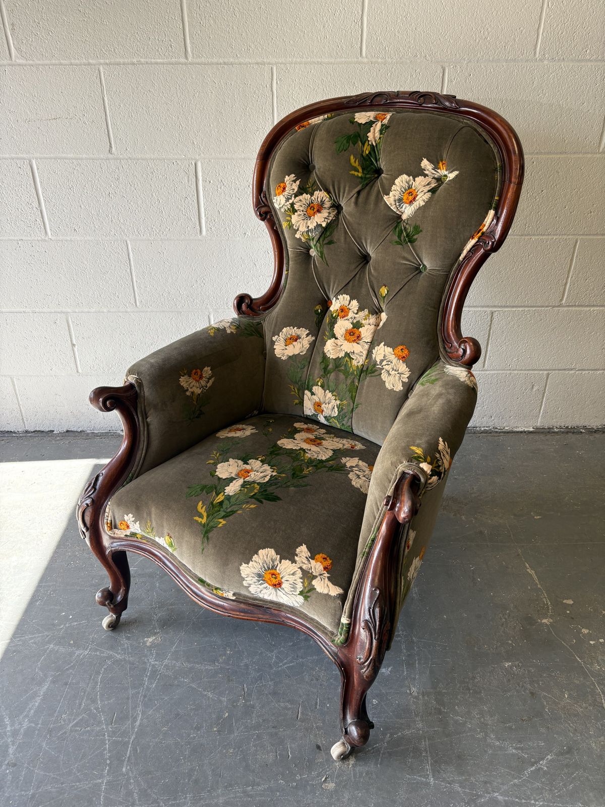 Victorian Mahogany Framed Armchair In Gp & J Baker Icelandic Poppies Velvet photo vinterior