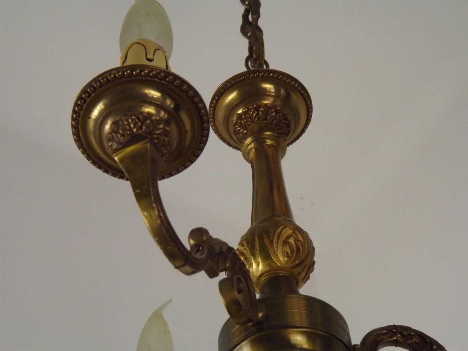 photo furniture Lustre à 3 lumières de style traditionnel mid-century en bronze français