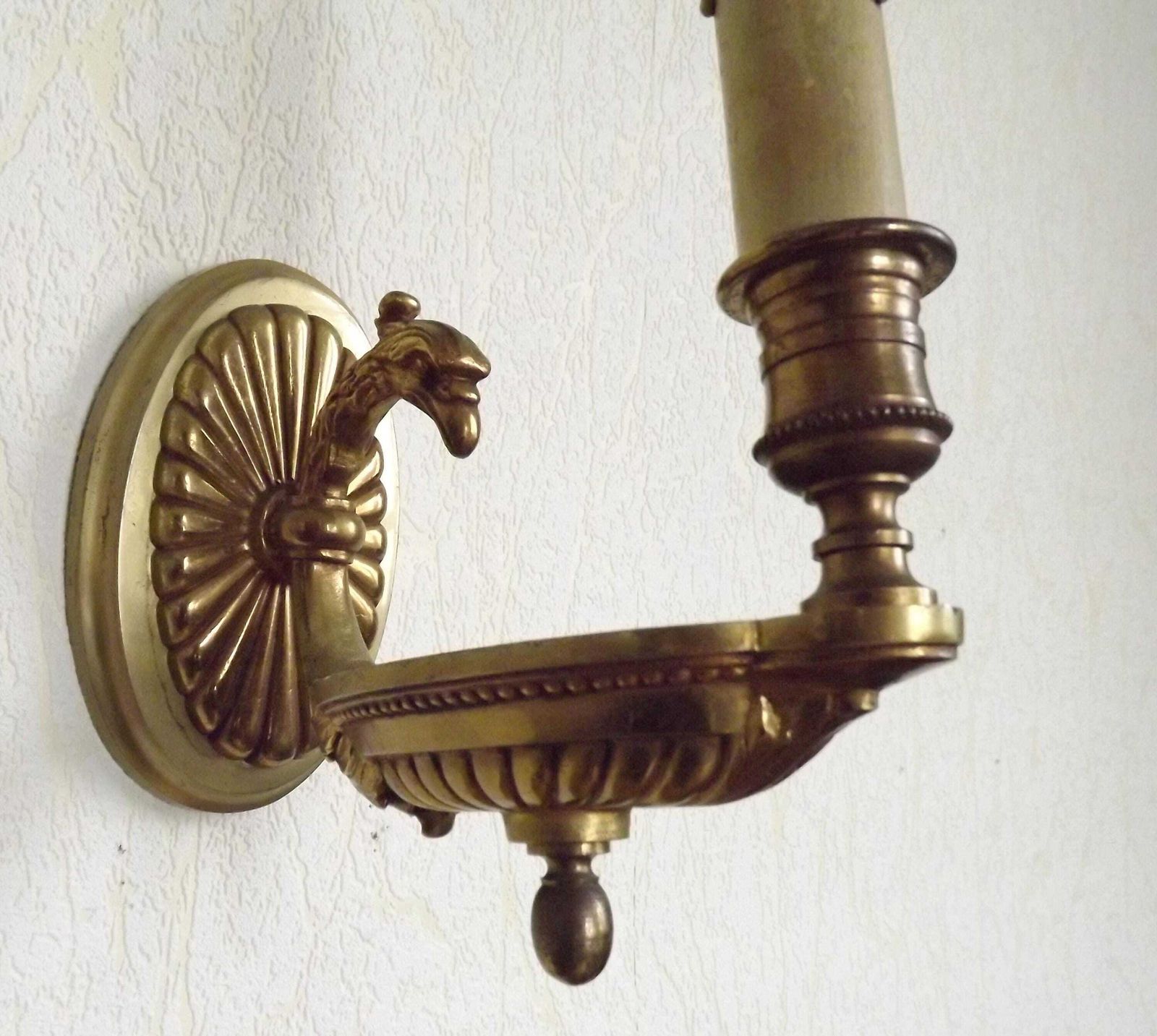 photo for sale Applique murale Empire d'époque, laiton, tête d'aigle - Luminaire français d'époque. Applique Empire simple. Tête d'aigle