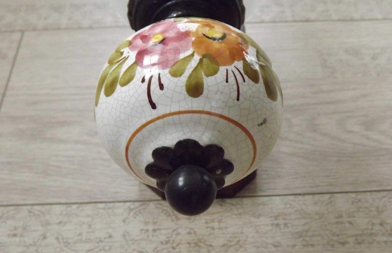 Lot de 3 appliques lanterne de style campagne française, bois rustique et métal, vasque en céramique florale et abat-jour en verre. Lot de 3 appliques murales. photo vinterior