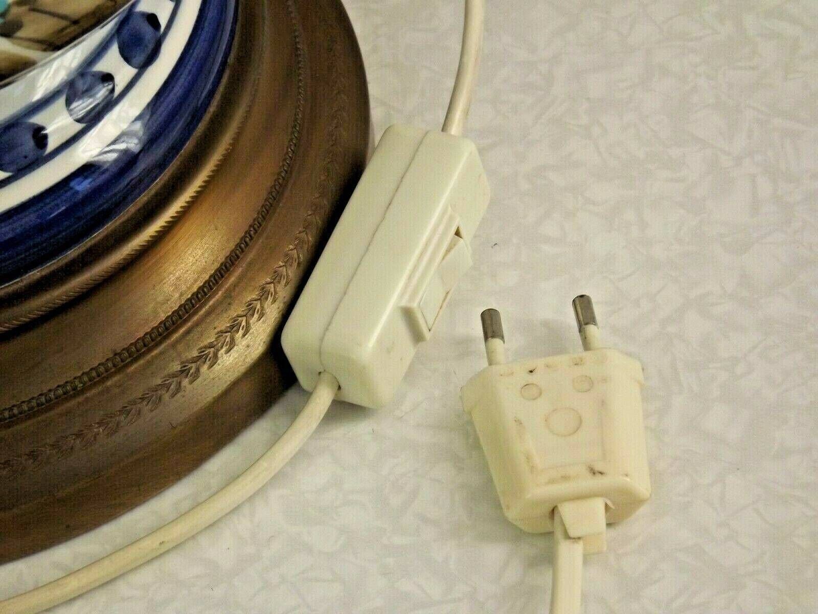photo for sale Grande lampe de table style lanterne de campagne française, peinte à la main, avec abat-jour en verre   Luminaire français vintage. Lampe de campagne française. Pied décoratif.