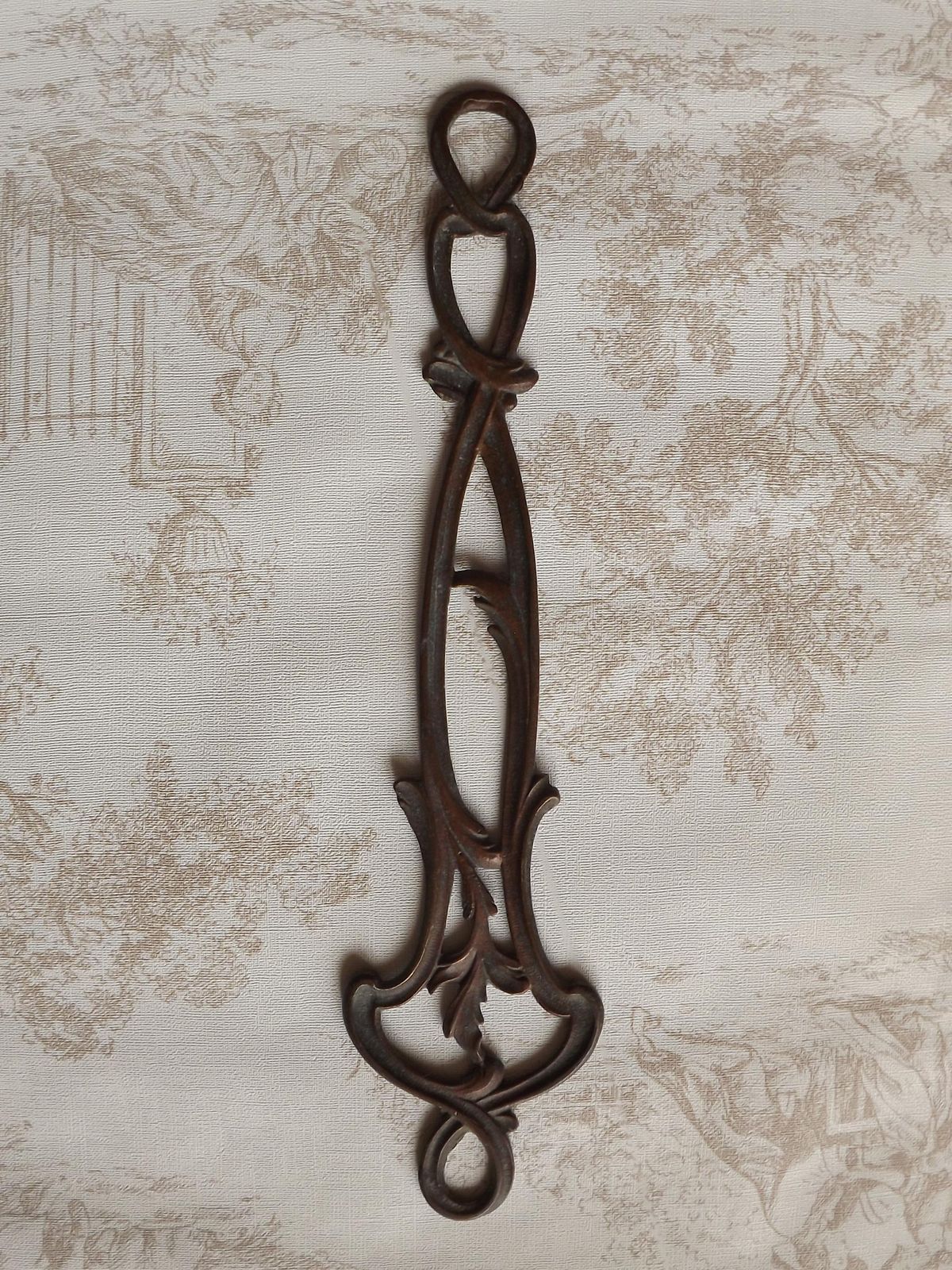 photo furniture Set Van 3 Art Nouveau Antiek Bronzen Grote Kroonluchter Hangschakels – Frans Antiek Verlichtingsonderdeel. Krul  En Bladmotief. Kroonluchterrestauratie.