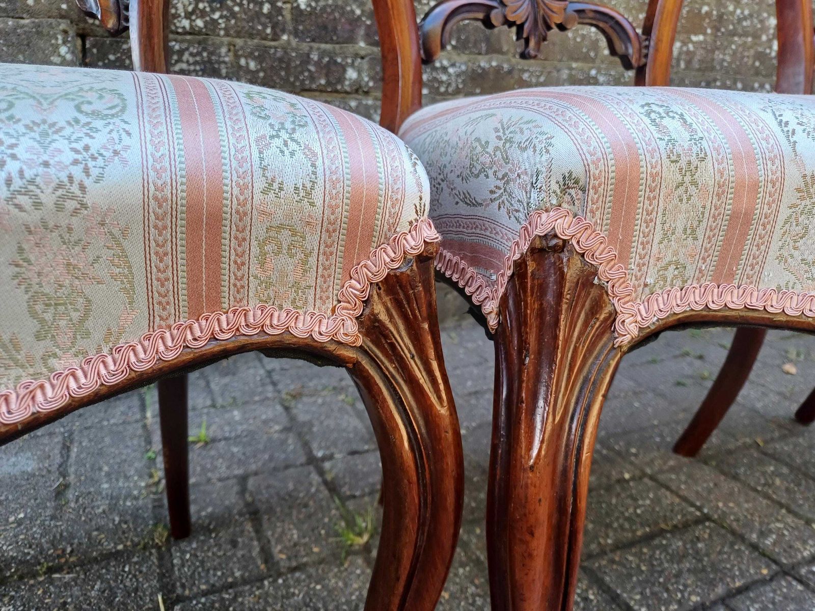 Set Of 4 Antique Victorian Balloon Back Dining Chairs – Carved Rosewood With Cabriole Legs & Upholstered Seats C.1860 photo for sale