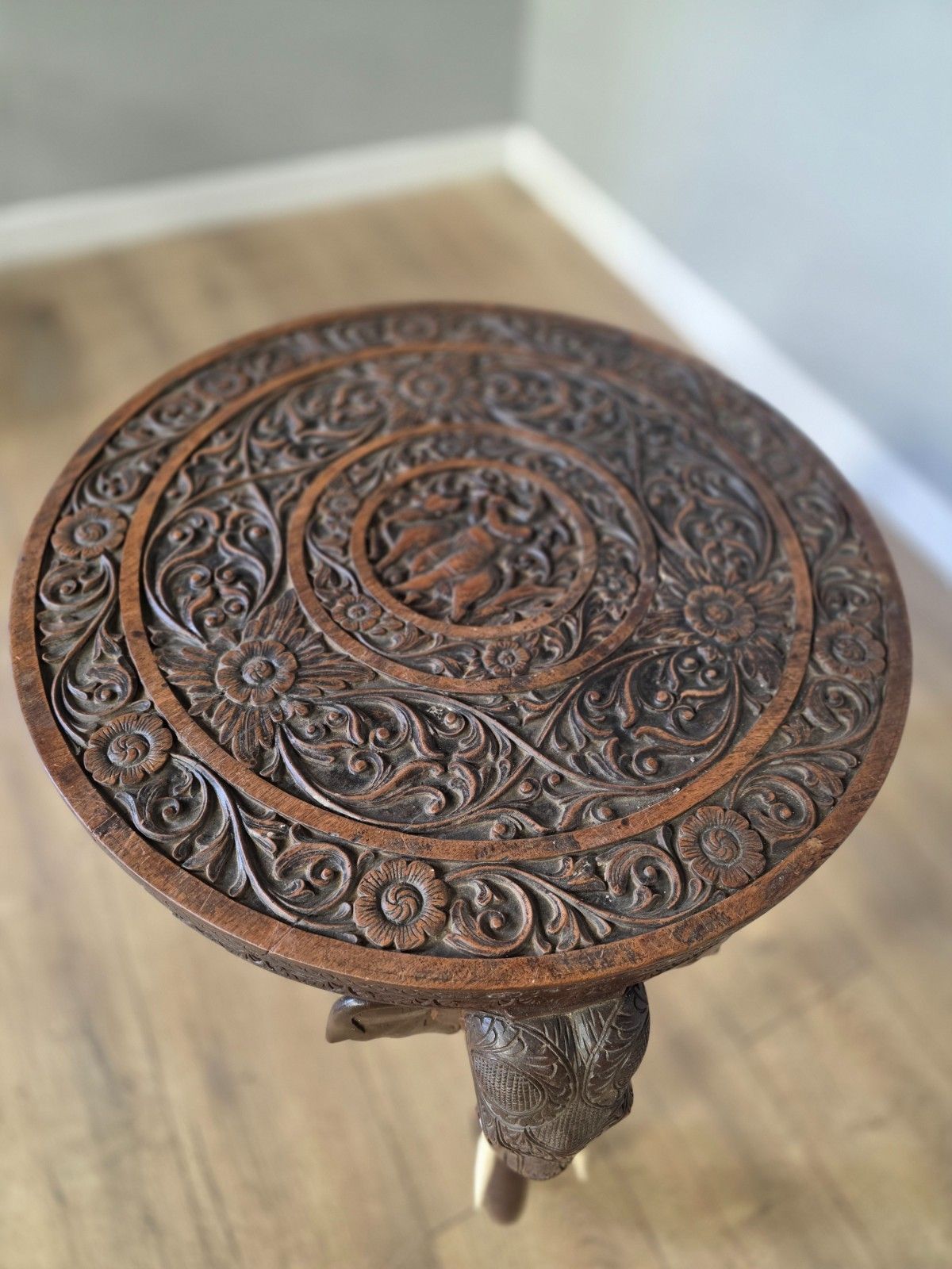 Antique Early 20th Century Bermese Carved Elephant Occasional Sidetable photo vinterior