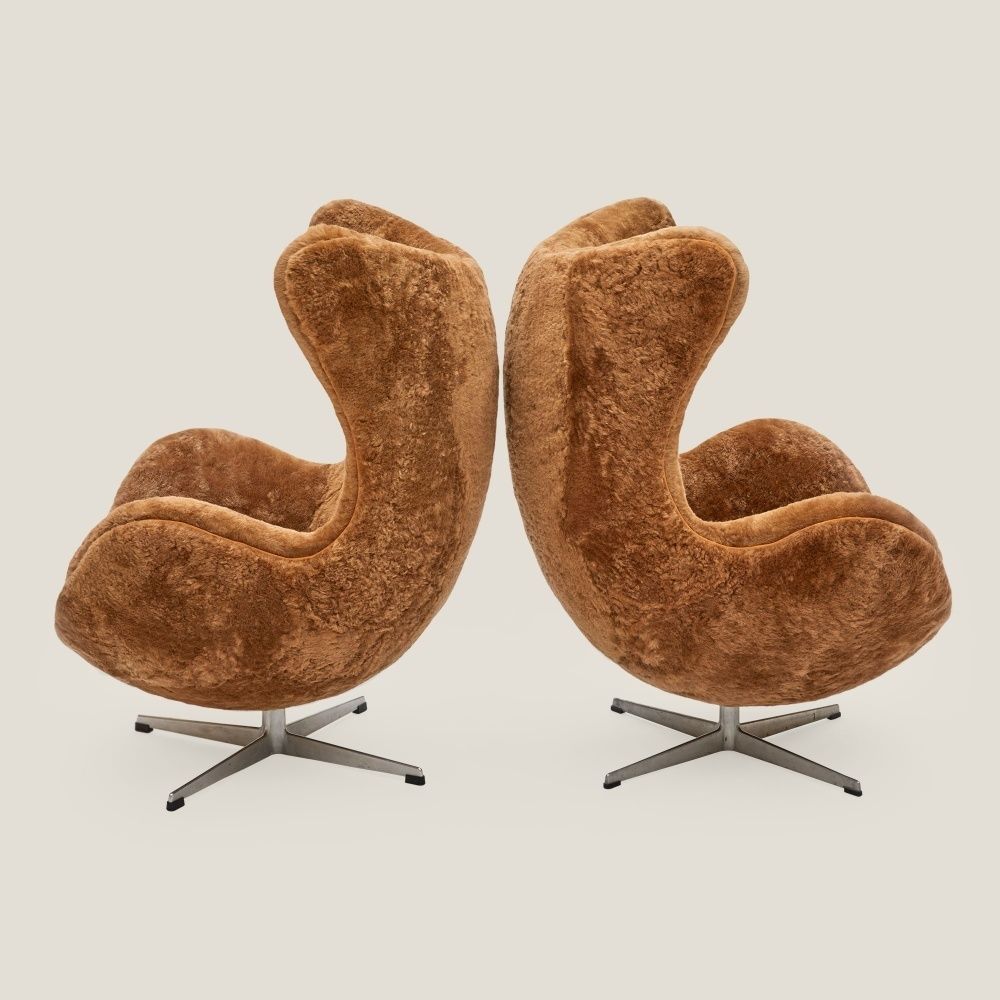 Pair Of Camel Egg Armchairs And Ottoman – Arne Jacobsen photo vintage