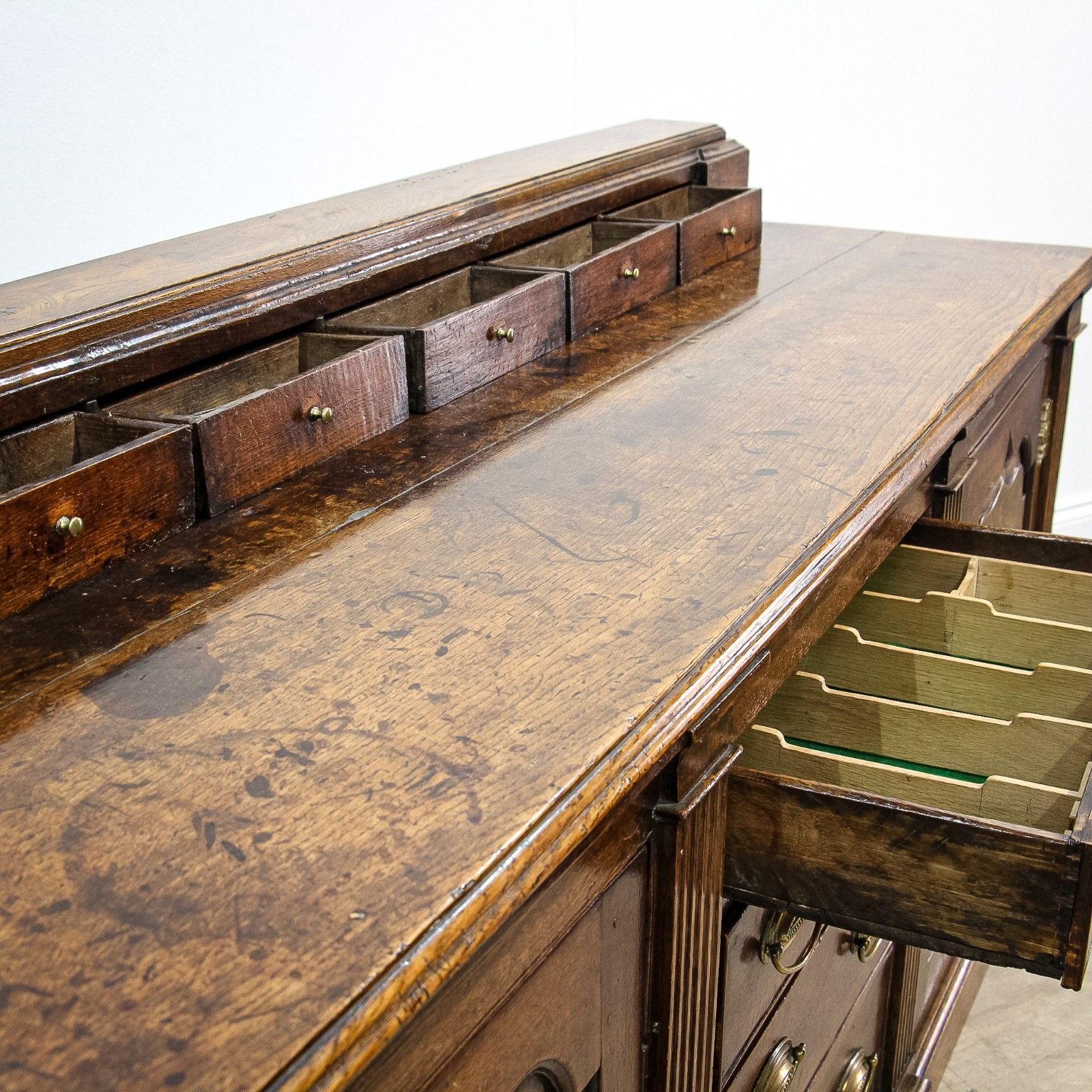 18th Century George II Oak Dresser Base photo vinterior
