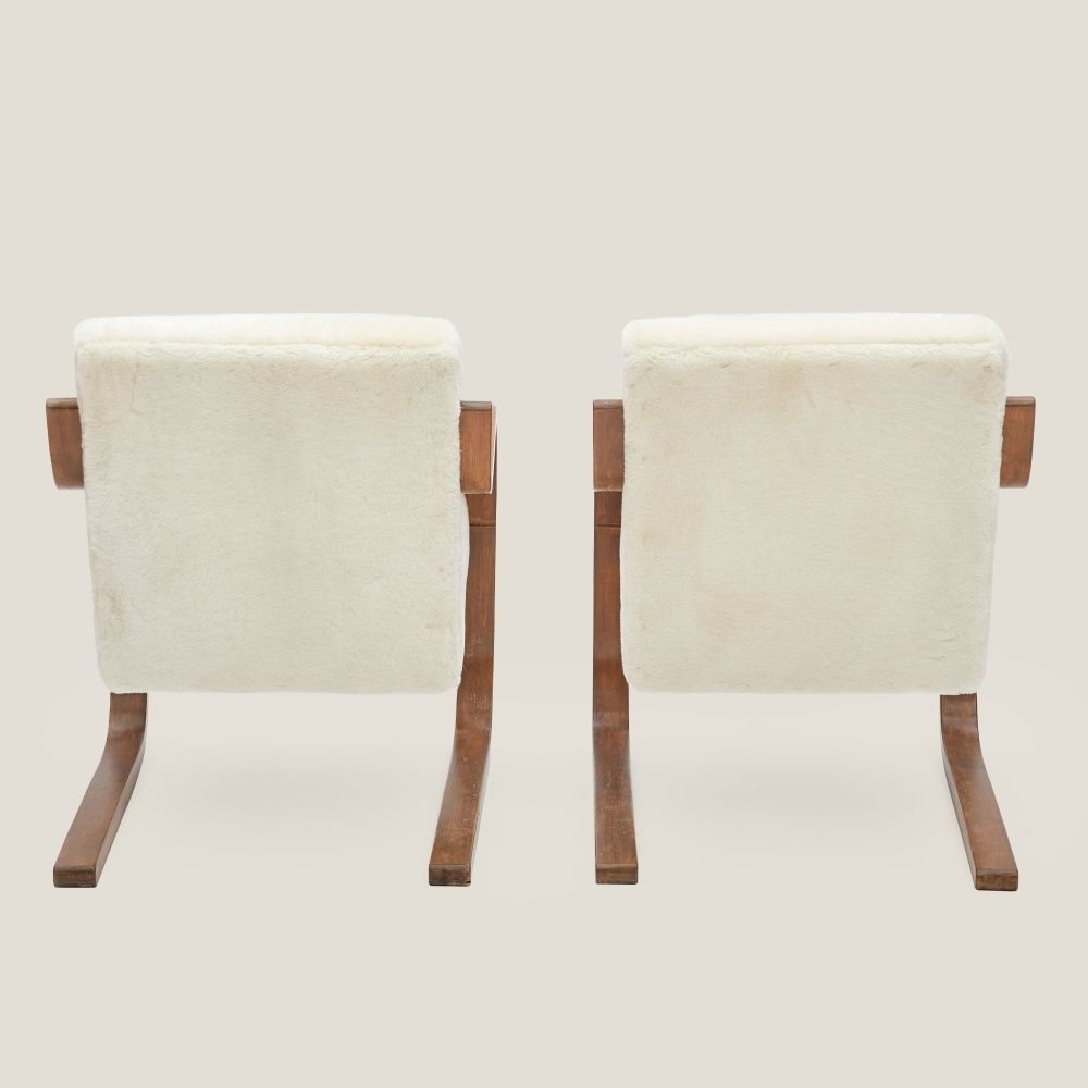 photo furniture Pair Of Armchairs Model 402 – Alvar Aalto
