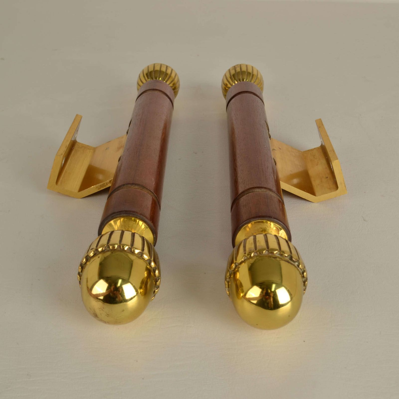 photo vinterior Pair Of Classical Push Pull Door Handles In Bronze And Wood