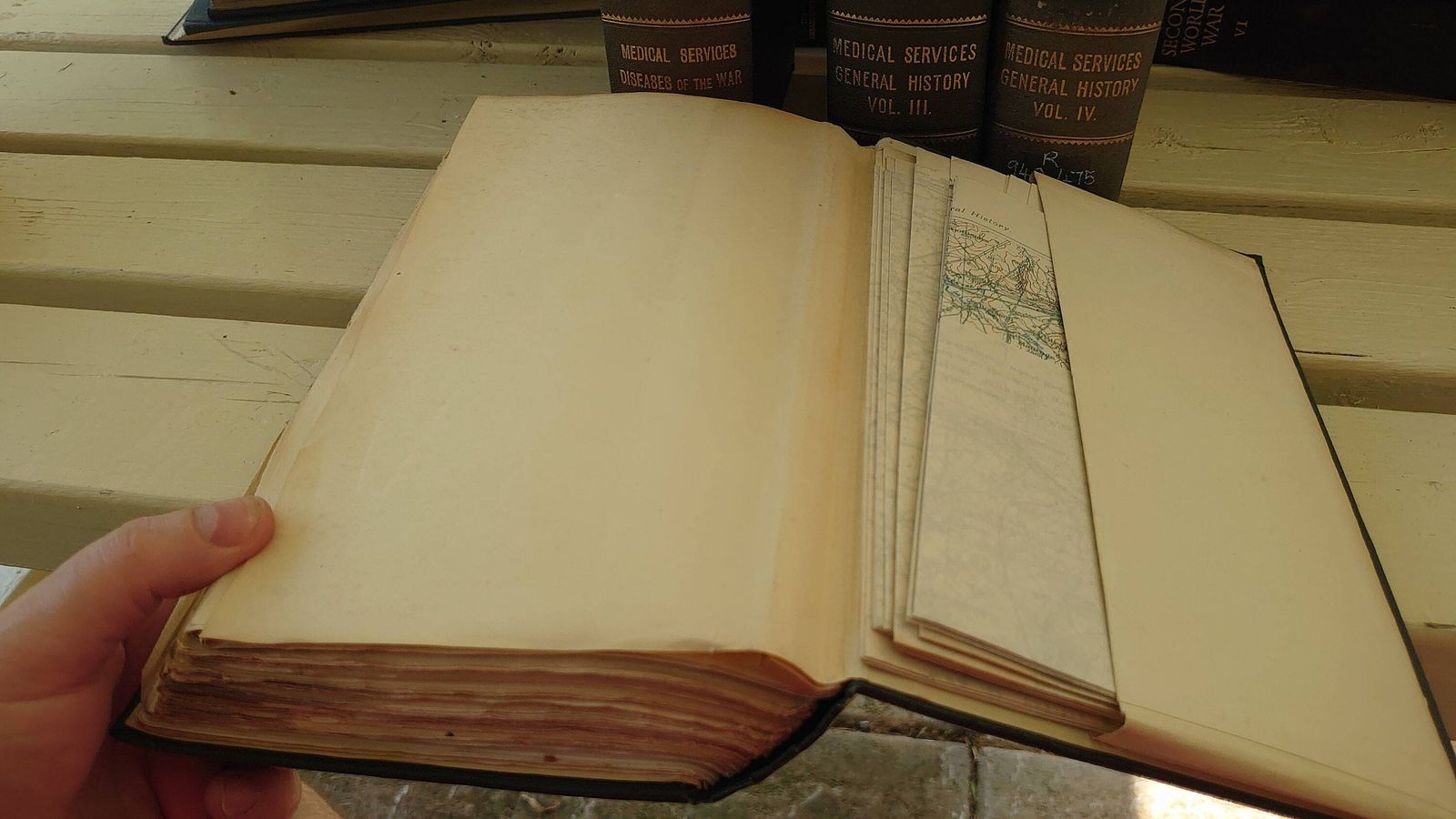 Official History Of The War   Medical Services   4 Volumes   Acceptable To Good Condition   1921 4 Hm Stationery Office Edition   Rare photo vintage