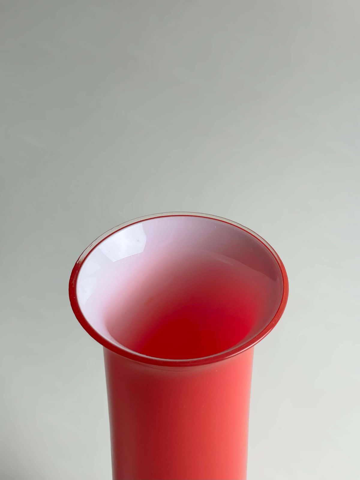 1970s Empoli Red And White Cased Glass Vase, Italy photo vintage