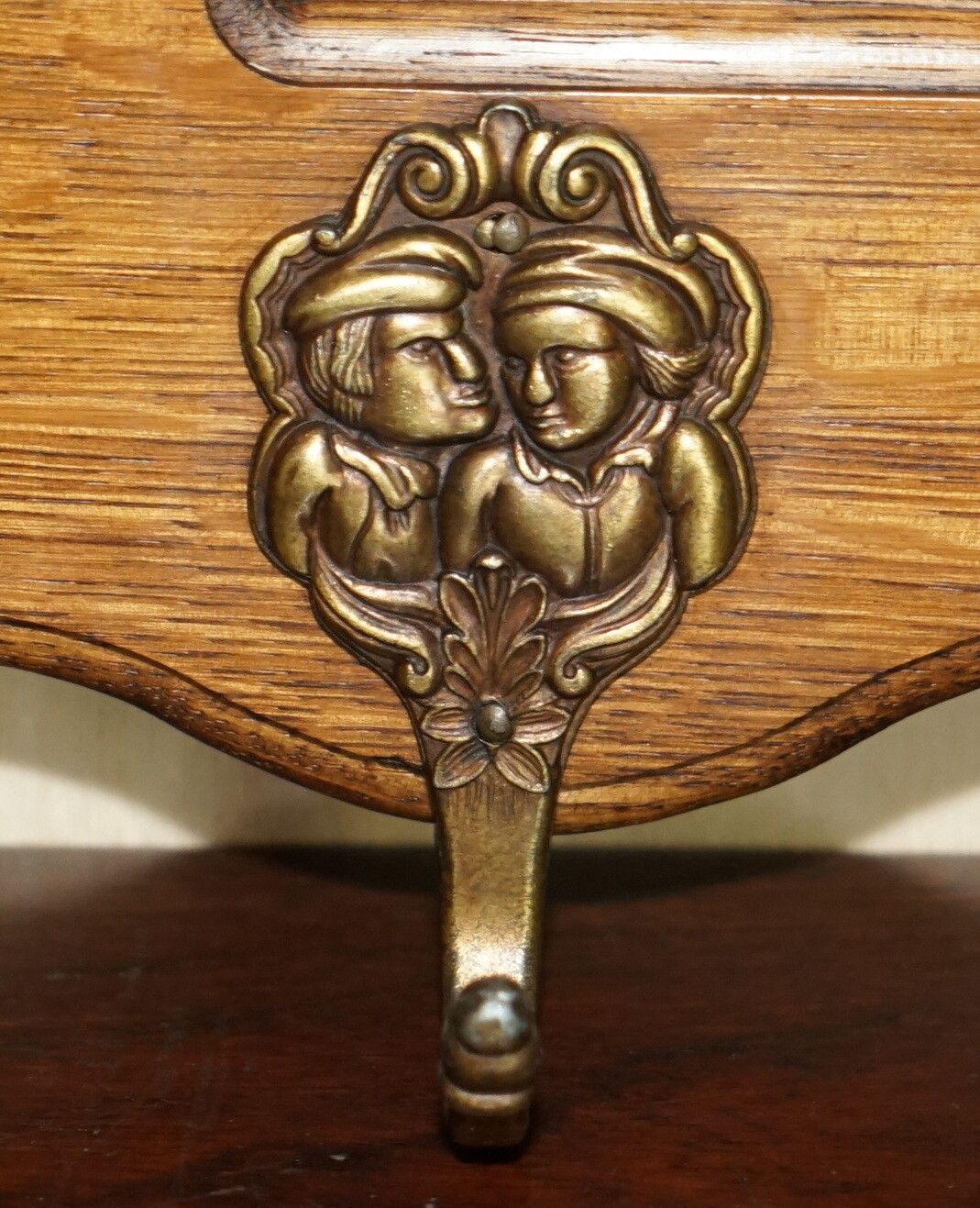 photo furniture Antique Dutch Heavily Carved Oak Coat Hat Scarf Wall Rack Hanger Romantic Hooks