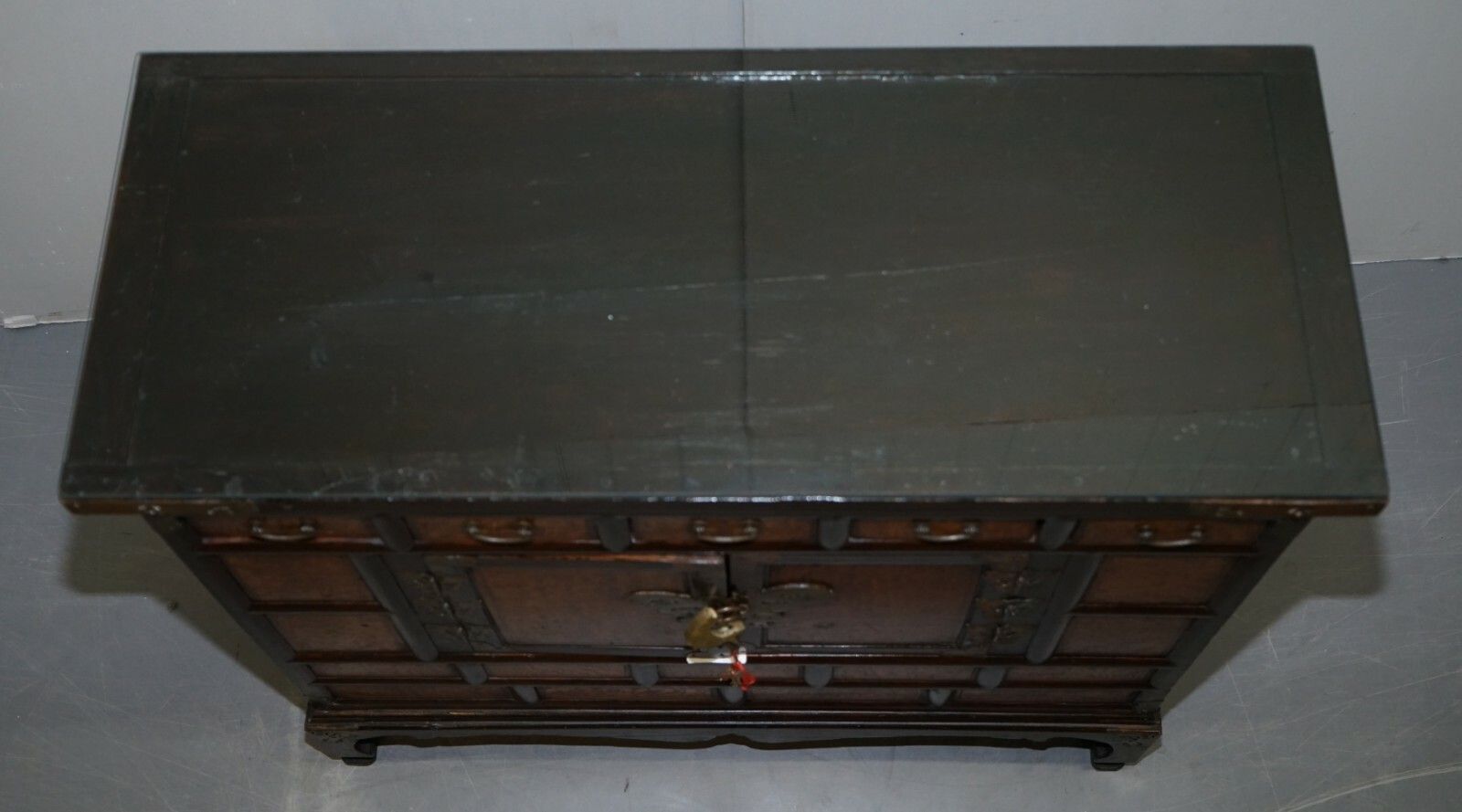 photo furniture Antique Circa 1900 Chinese Export Burr Elm & Brass Engraved Sideboard Butterfly