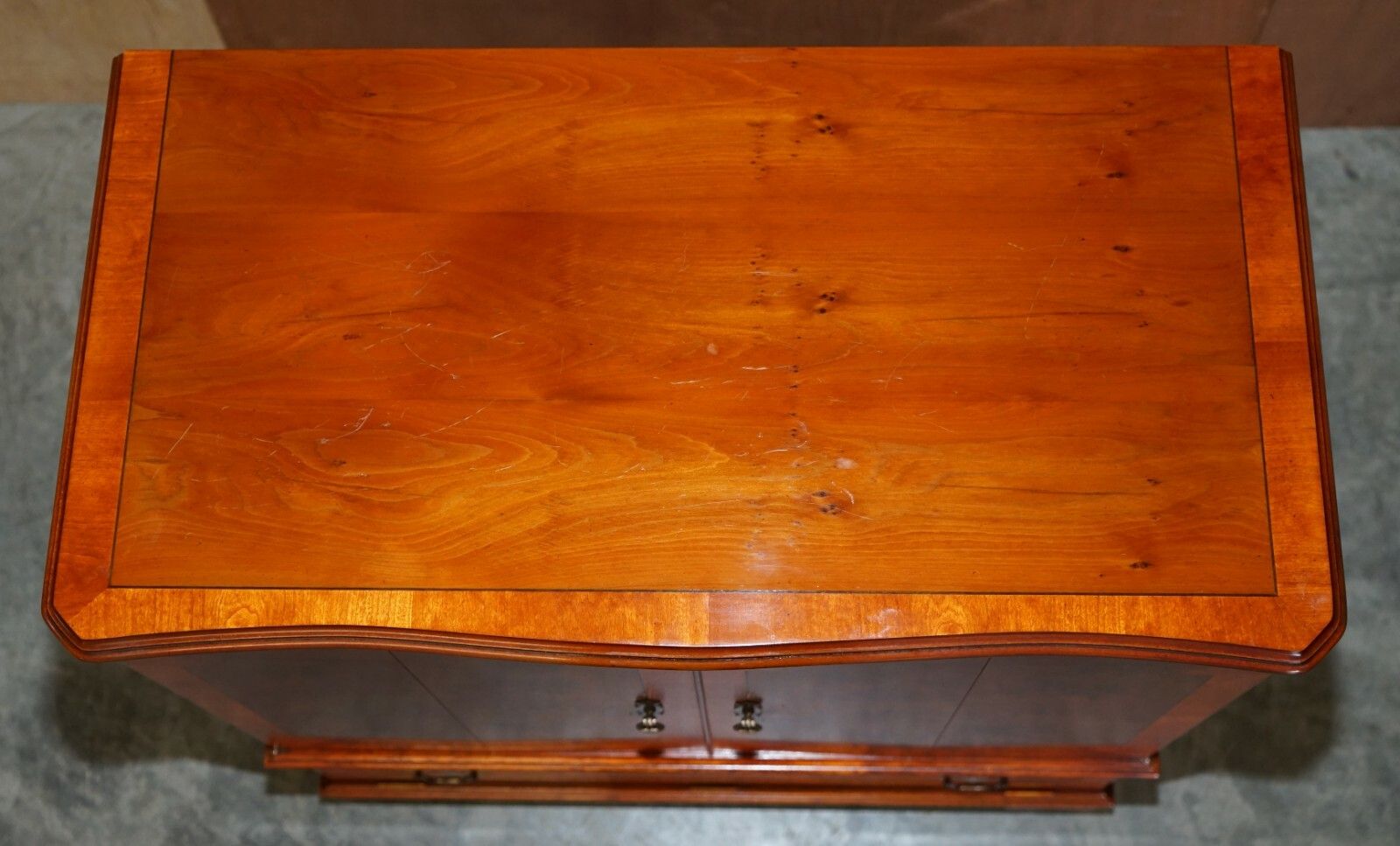 Stunning Burr Yew Wood Tv Media Cupboard Designed To House Television & Boxes photo vinterior