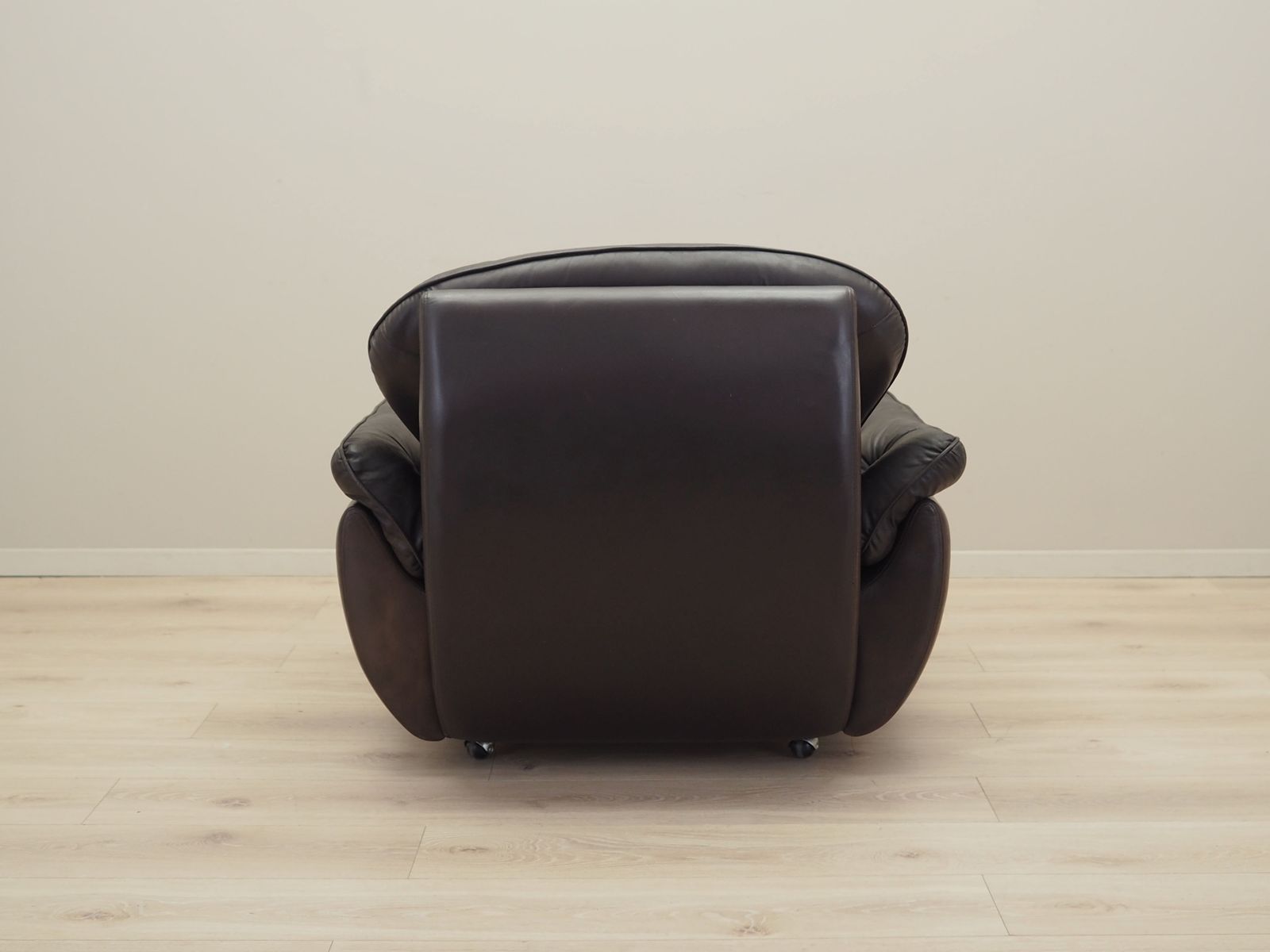 Armchair With Castors, Italian Design, 1970s, Production: Italy photo vinterior