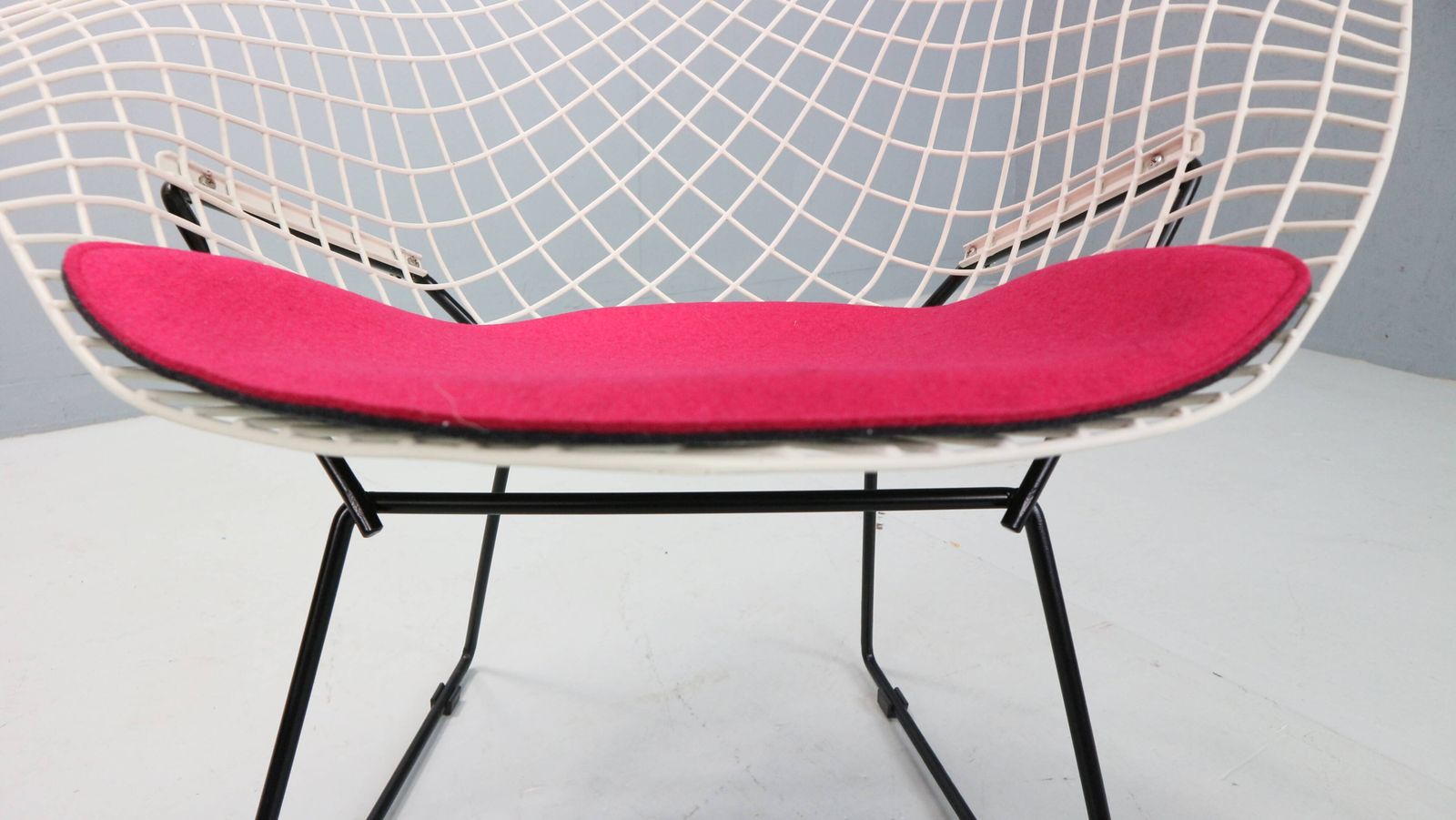 Diamond Chair By Harry Bertoia In White & Black Metal And New Seating 1960s photo buy